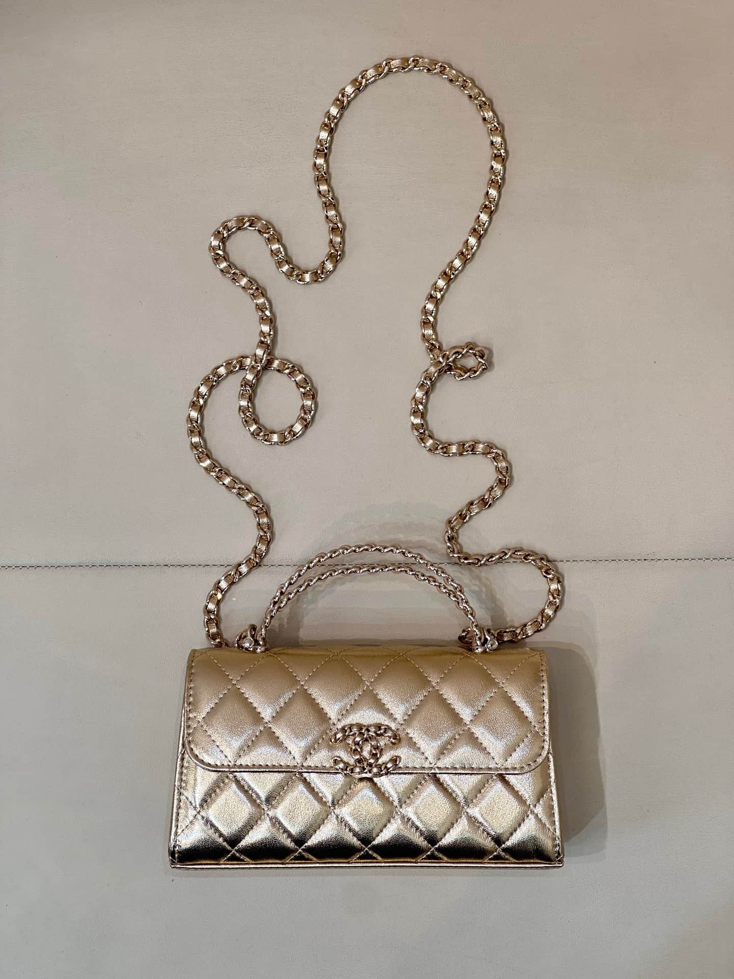 Chanel Clutch with chain Metallic Lambskin&Gold-Tone Metal Gold AP3238 TOP