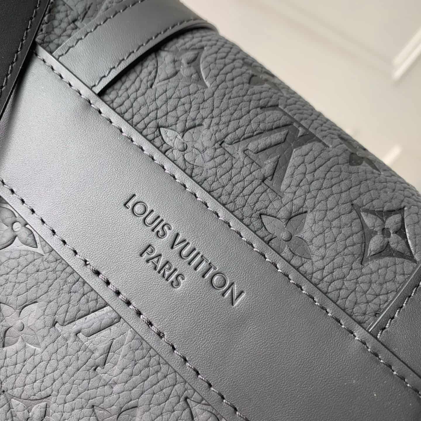 Louis Vuitton Christopher Messenger Taurillon Monogram cowhide leather M28324 High
