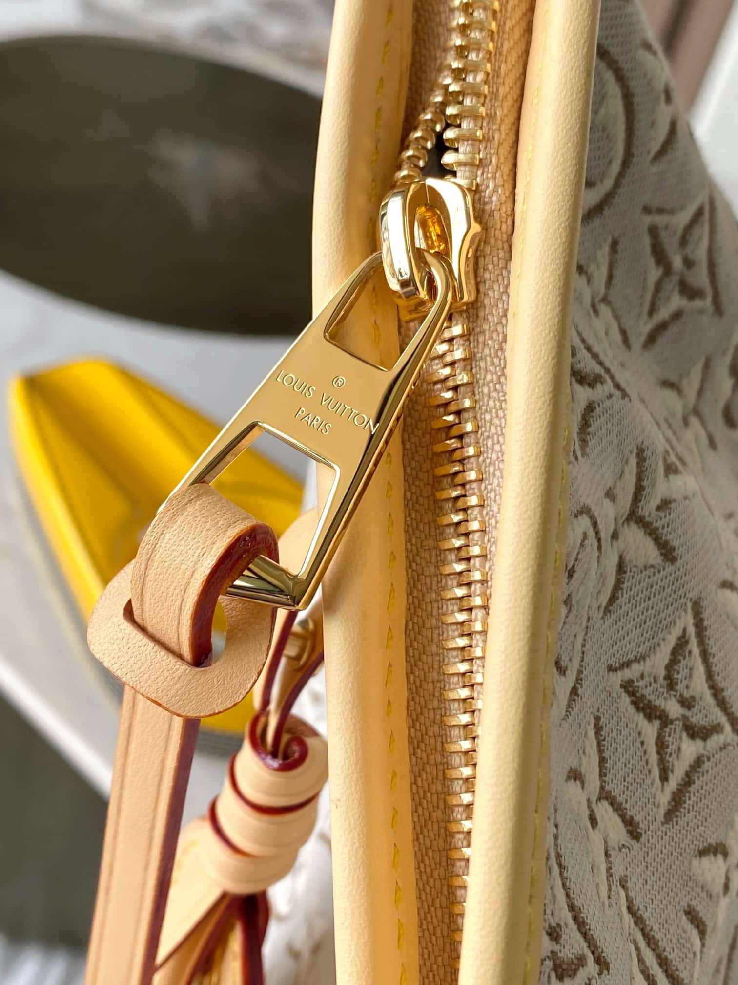 Louis Vuitton Carryall East-West Monogram Emblème Peuplier M2A136 TOP