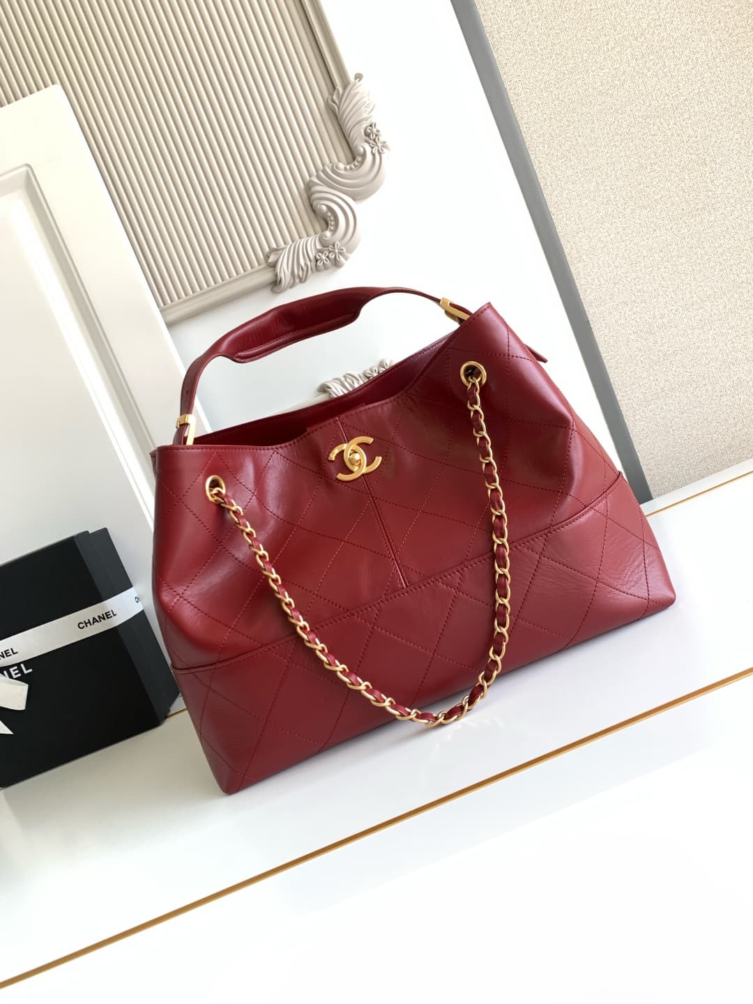 Small Shopping Bag Calfskin & Gold-Tone Metal AS5634 A