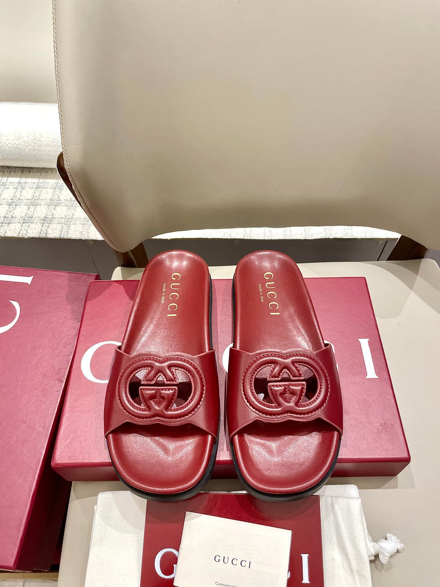 Gucci Women's Interlocking G slide sandal Shoes Women