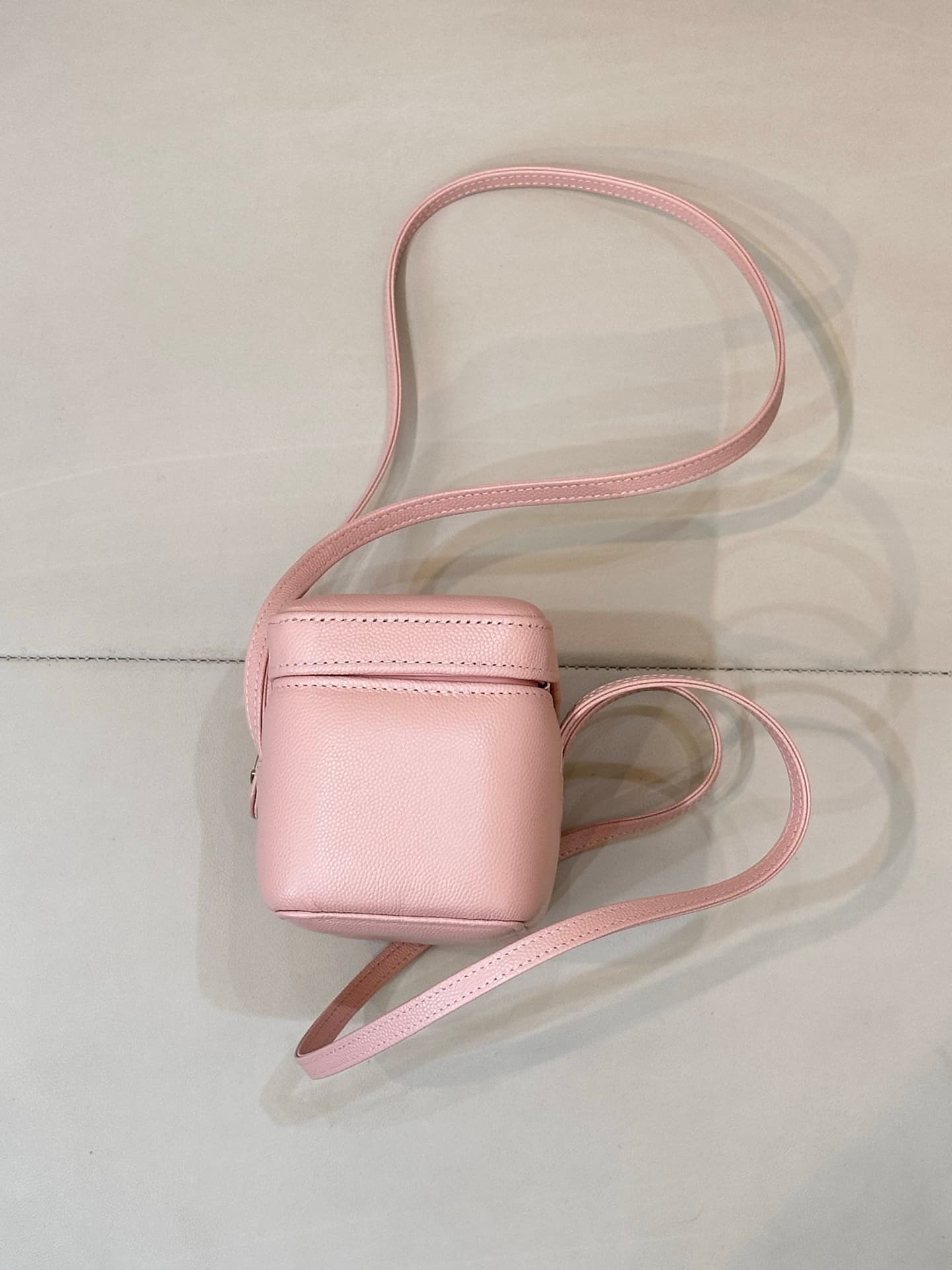 Chanel Long Vanity with Leather Strap Grained Shiny Calfskin & Gold-Tone Metal Light Pink AP5067 TOP