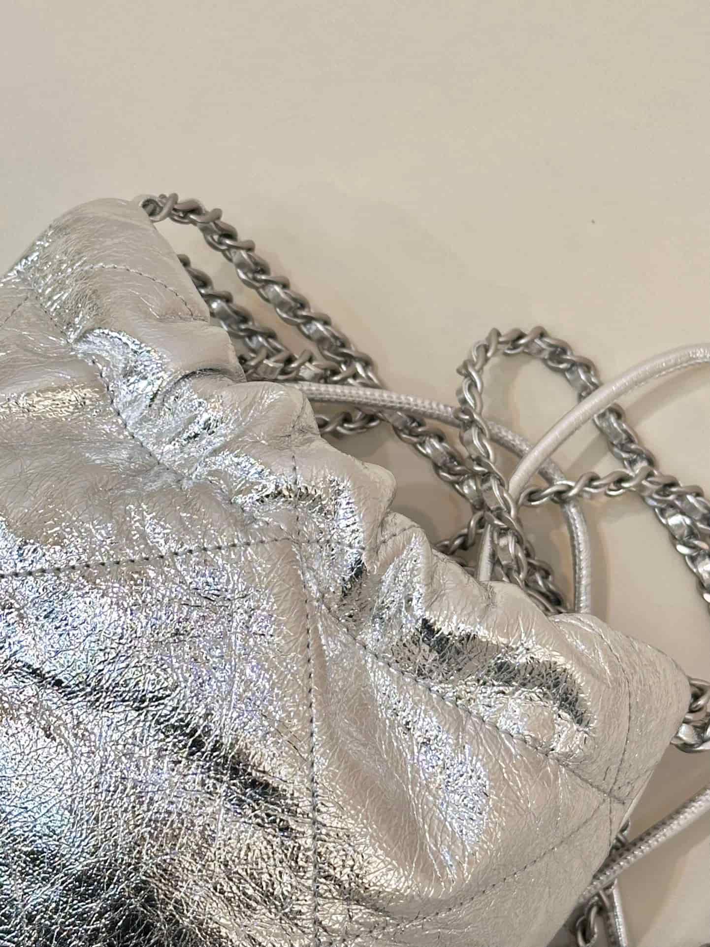 Chanel 22 MINI HANDBAG Metallic Calfskin & Silver-Tone Metal Silver AS3980 TOP