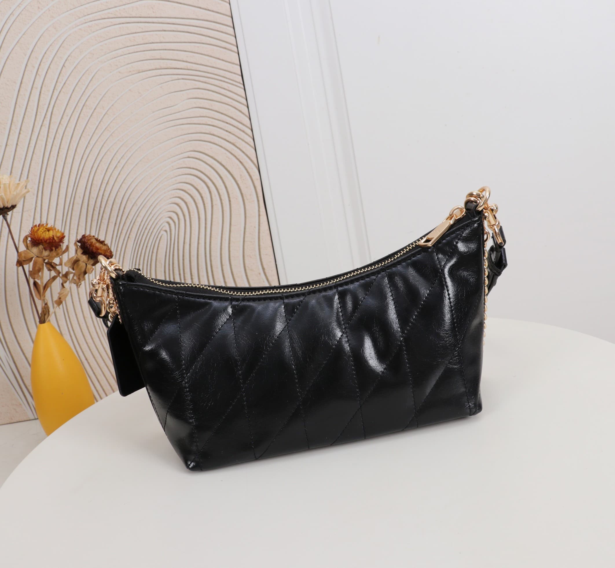 Coach Caitlin Shoulder Bag With Quilting Glazed leather/Gold/Black High