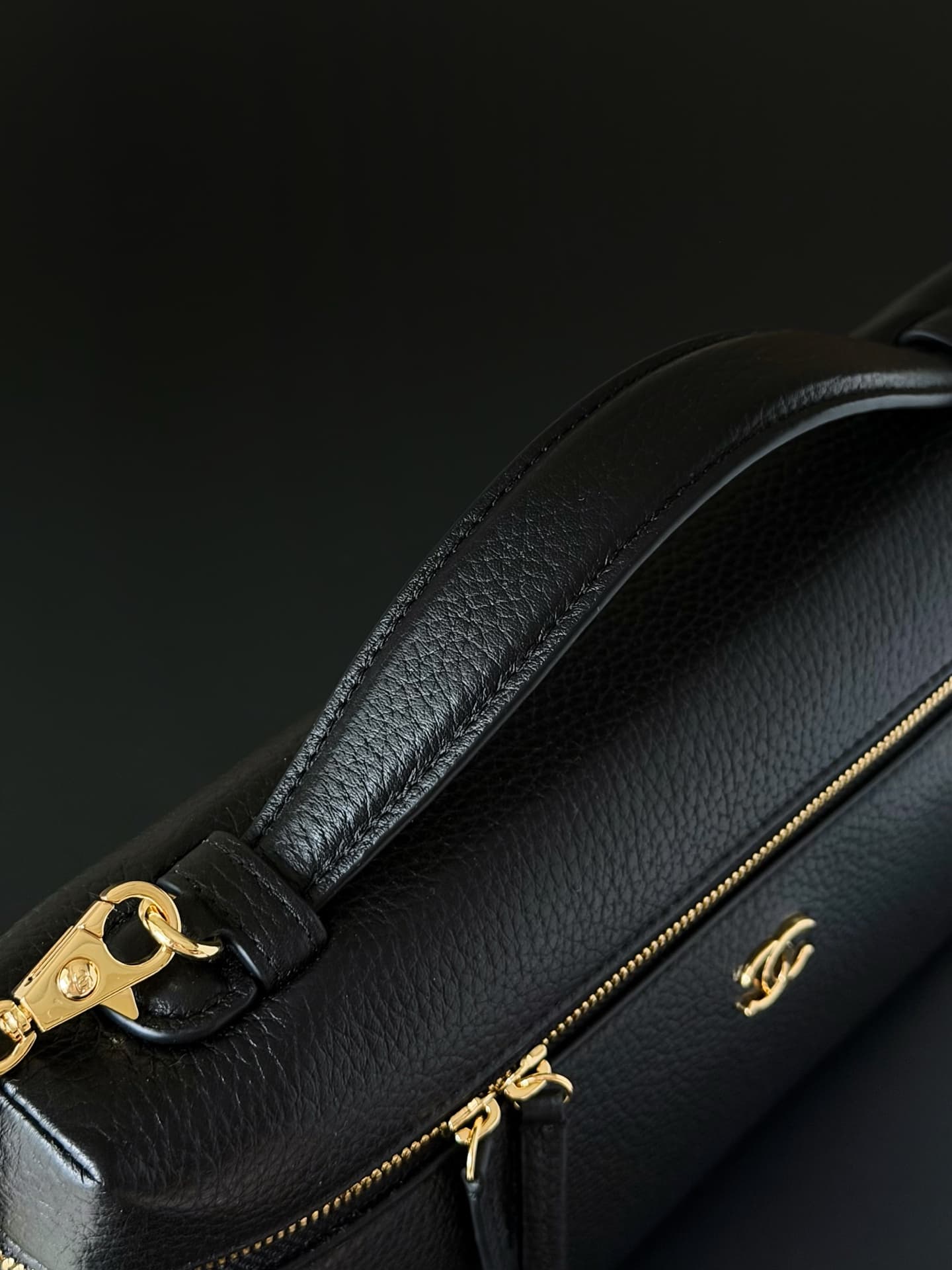 Chanel Large Vanity with chain Grained Calfskin & Gold-Tone Metal Black AS5348 A