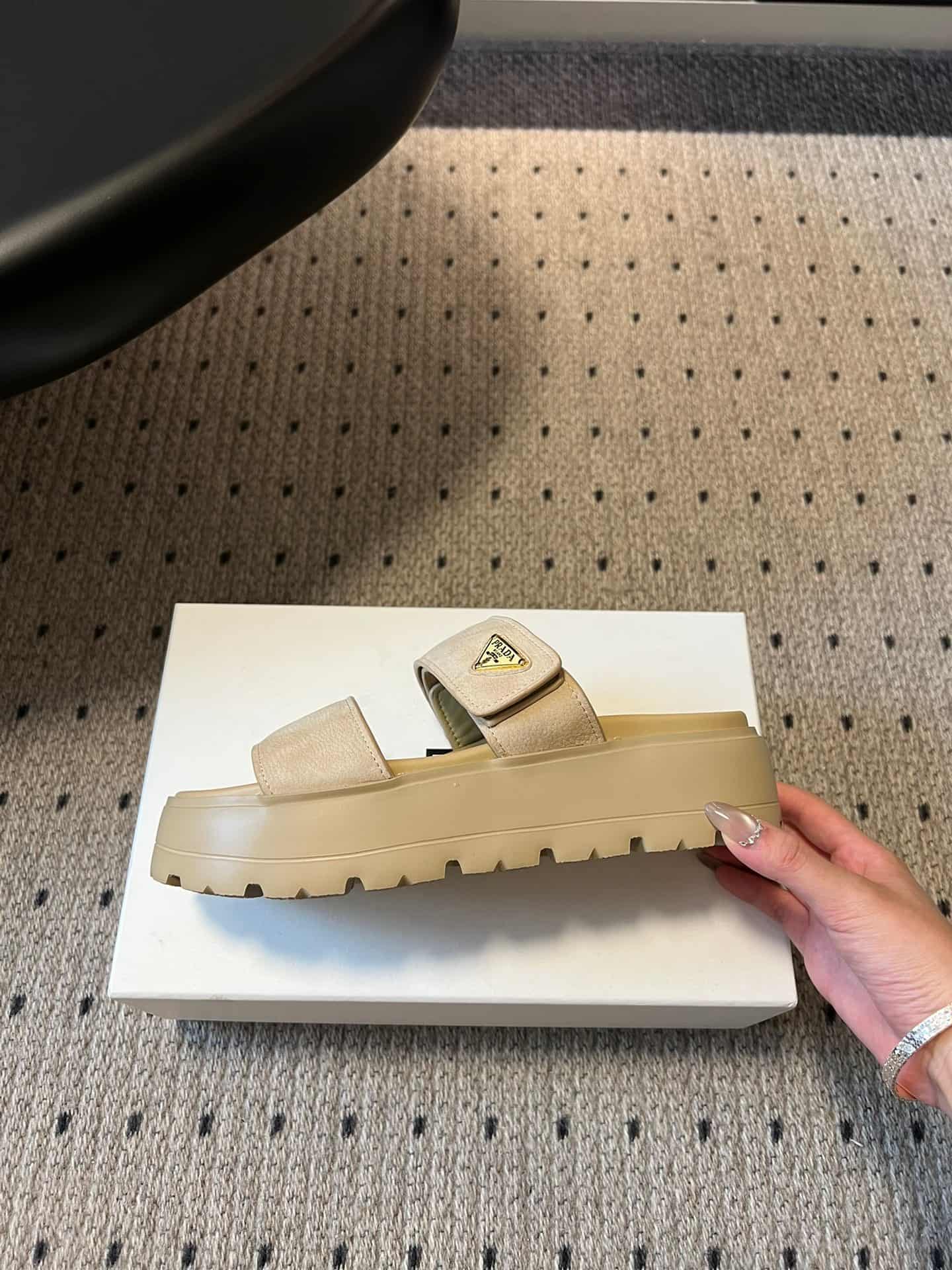 Prada Leather Fussbett Slides
