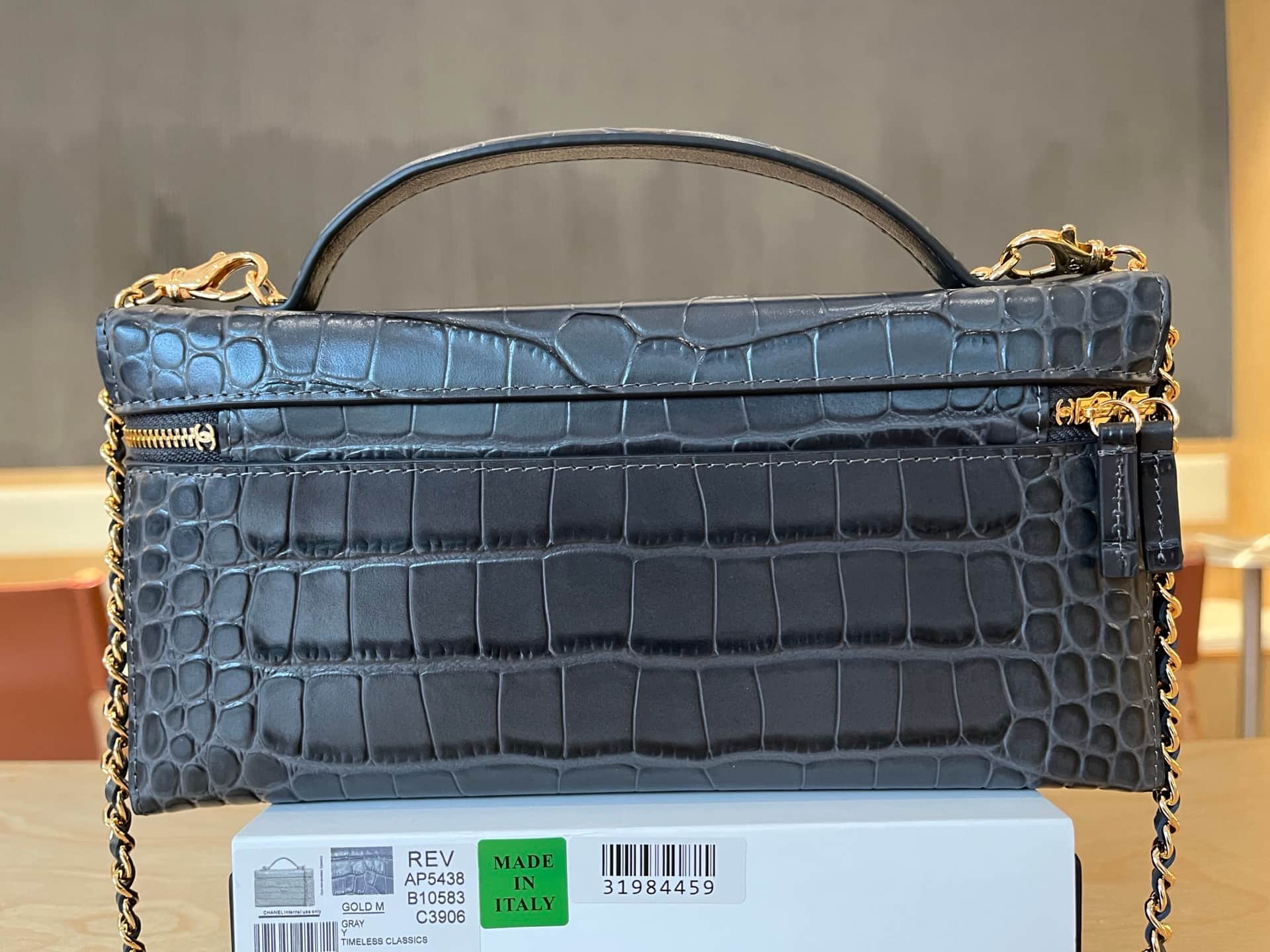 Chanel Vanity with Chain Crocodile-embossed leather& Gold-Tone Metal Black AP5438 A