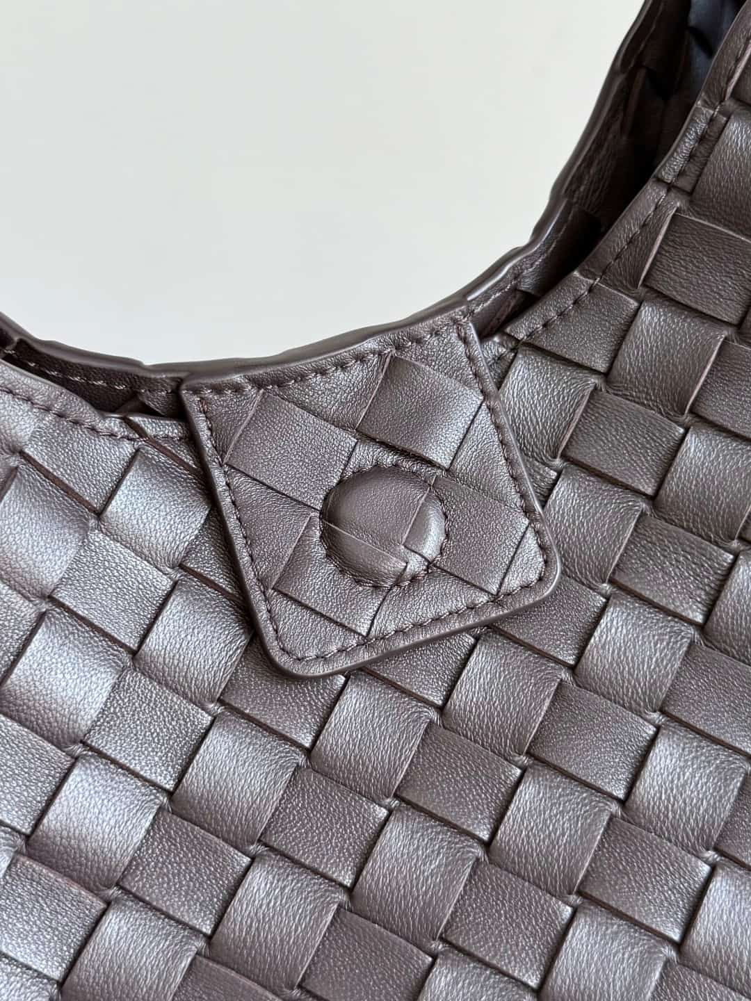 Bottega Veneta Medium Campana shoulder bag in Intrecciato leather Brown TOP