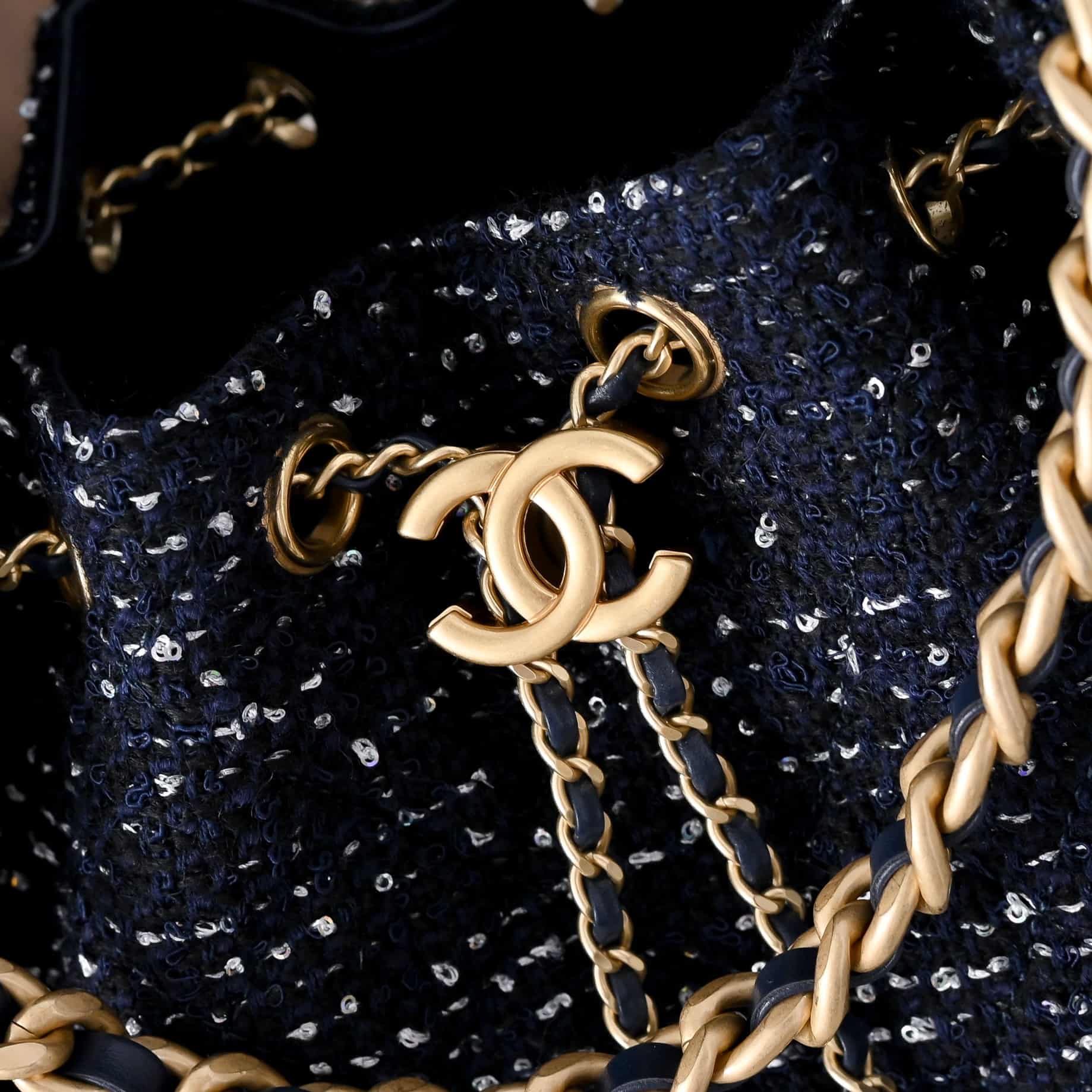Chanel 25 Small Hobo handbag AS5293 Wool Tweed & Gold-Tone Metal Dark Blue&White A
