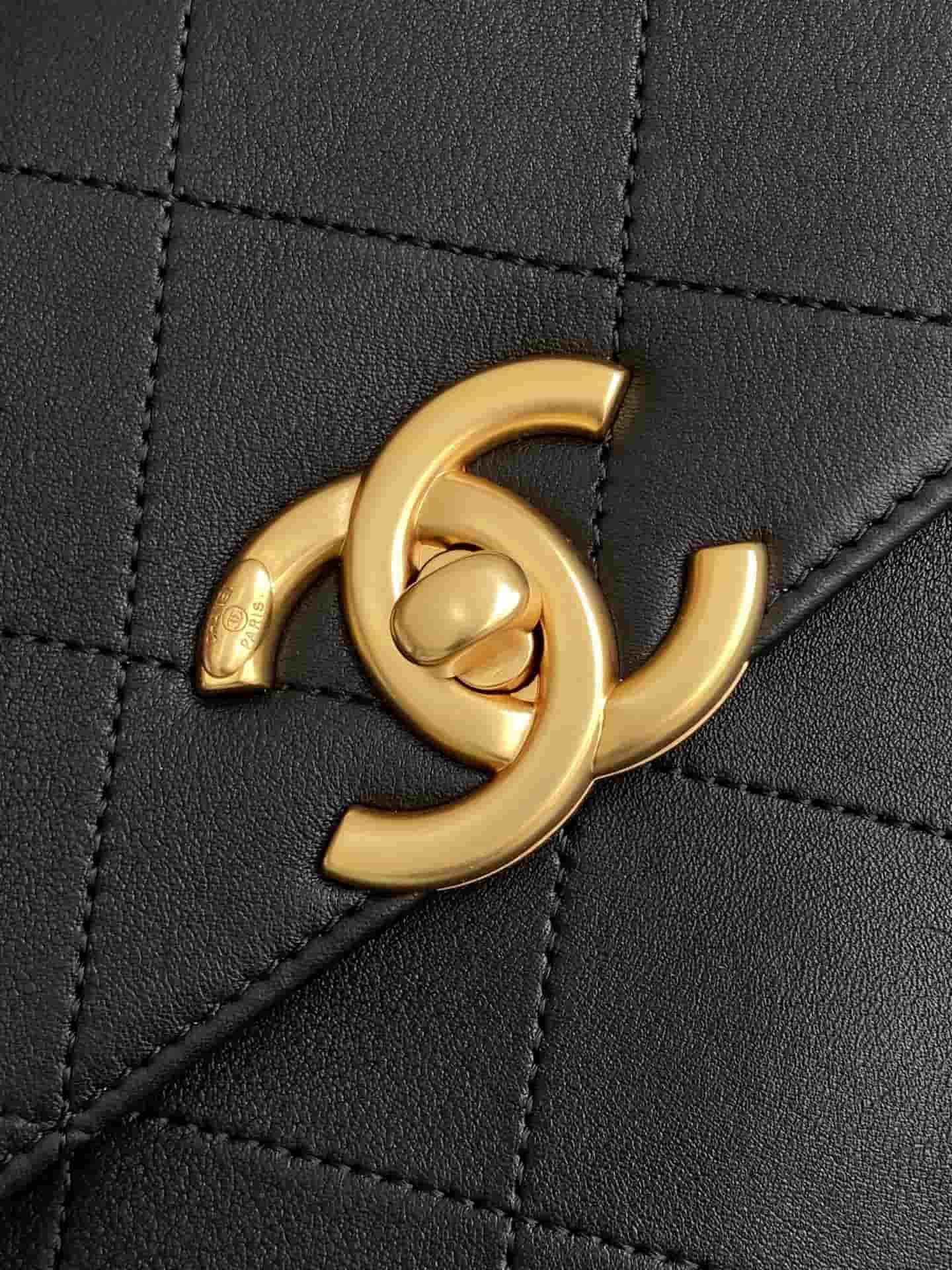 LARGE FLAP BAG WITH TOP HANDLE Calfskin & Gold-Tone Metal Black AS5467 A