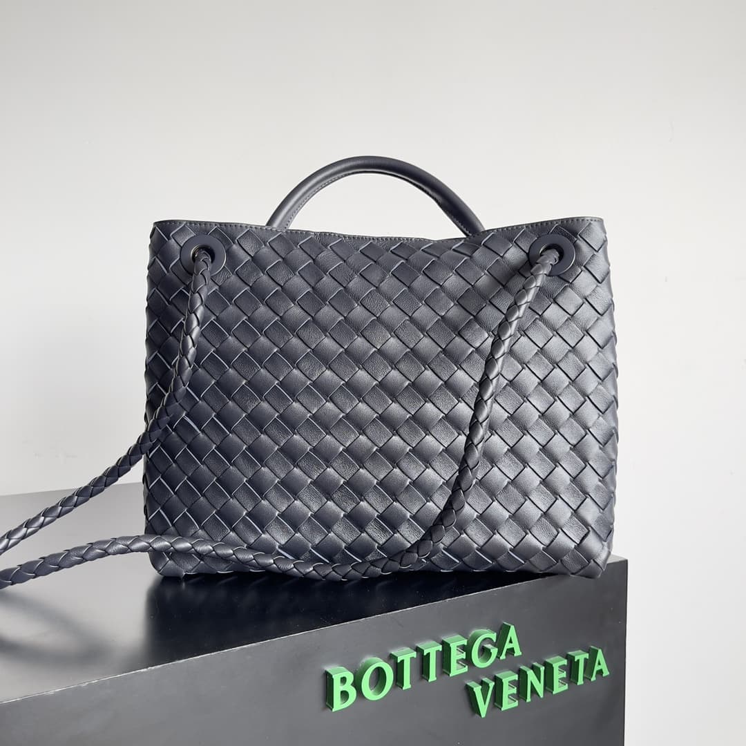 Medium Andiamo Top handle bag Black Top