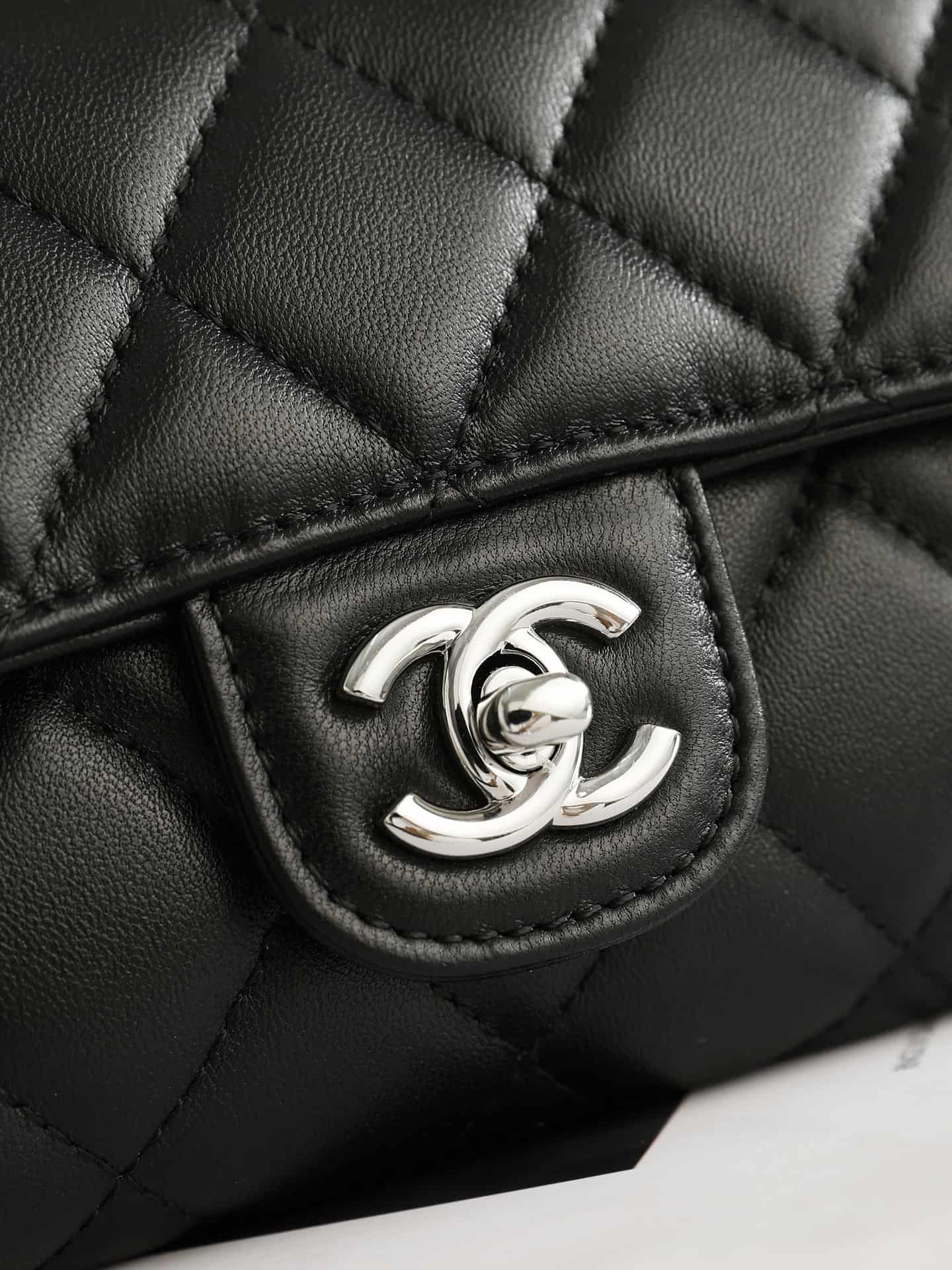 Chanel Clutch with chain Lambskin Calfskin & Silver-Tone Metal Black AP5280 A