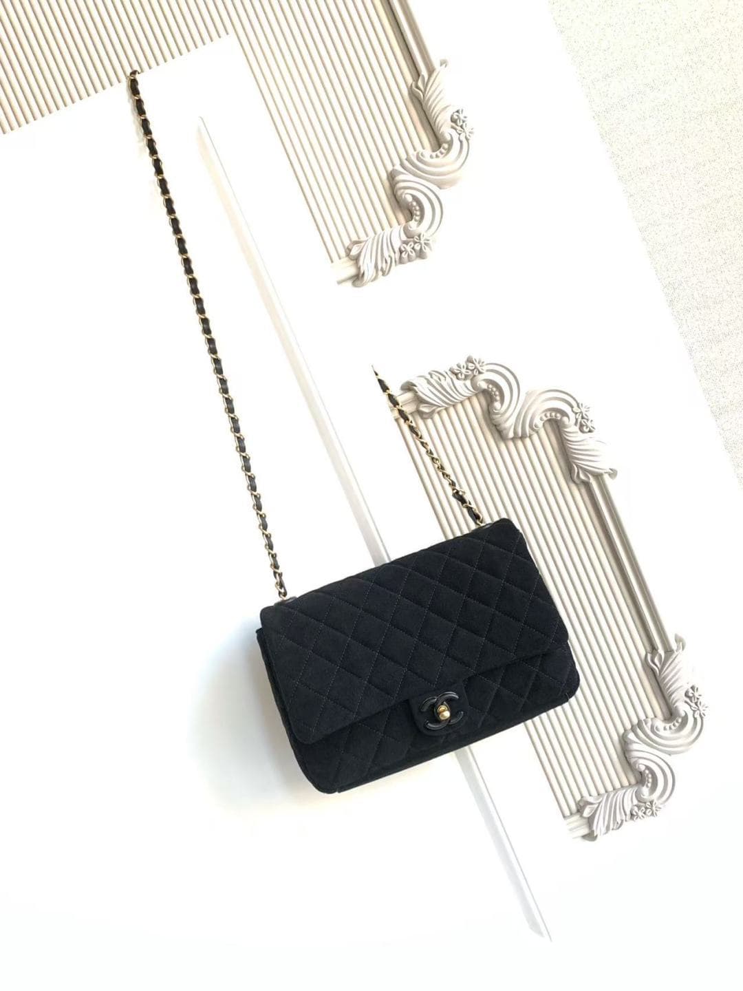 Chanel Classic Flap bag in Black Suede & Gold-Tone Metal AS5987 A