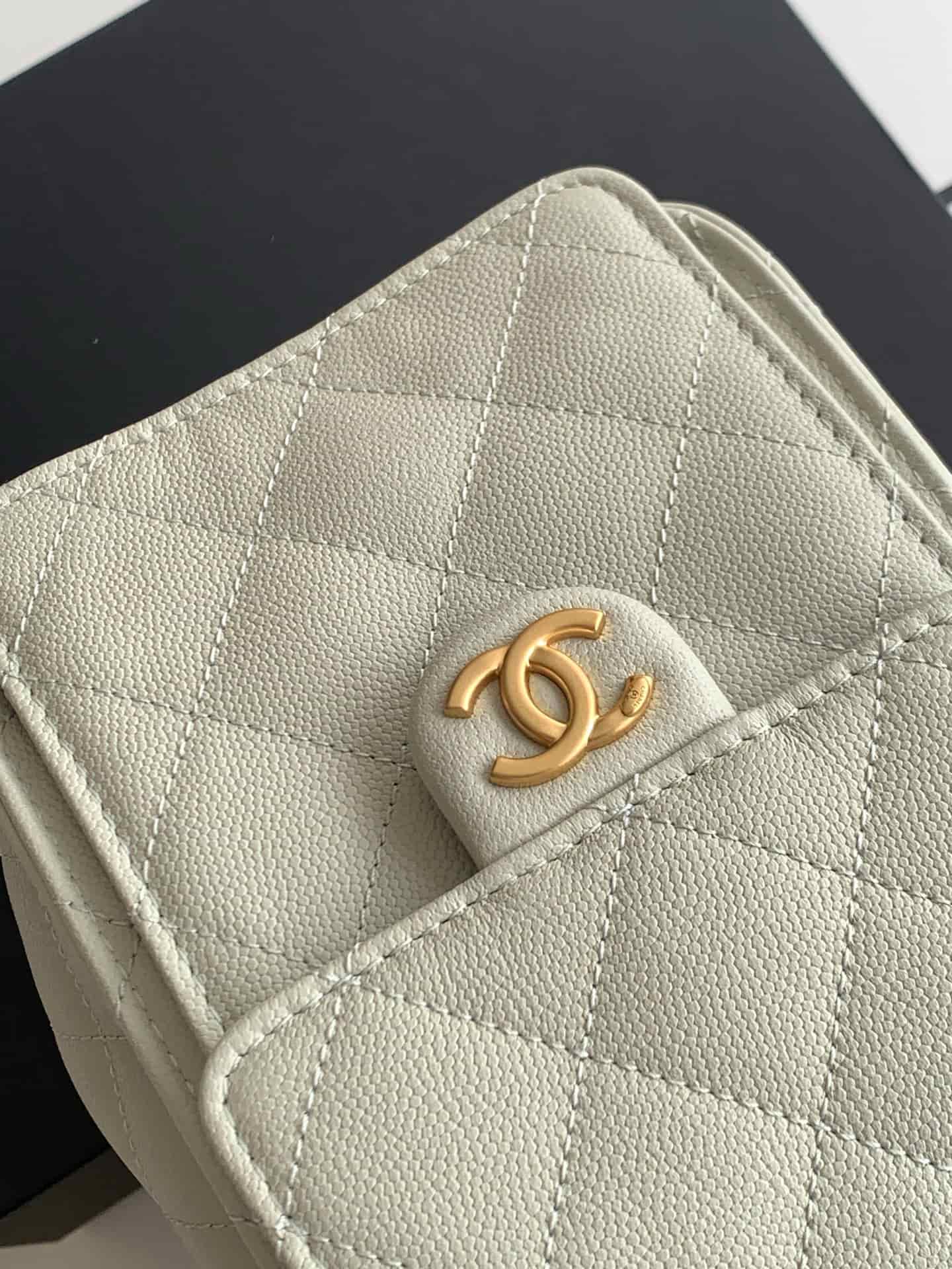 Chanel 25 Small Hobo handbag AS5293 Grained Calfskin & Gold-tone Metal Light Grey A