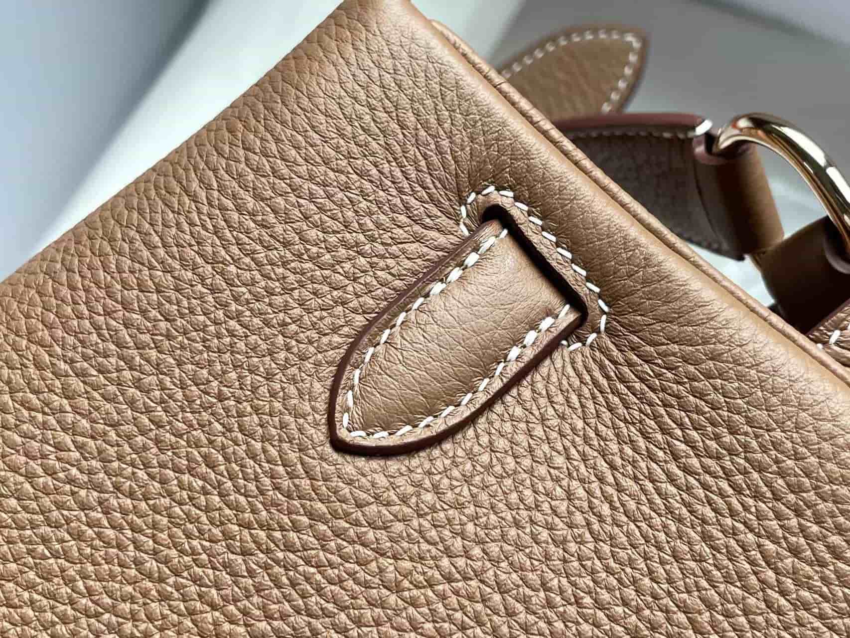 Hermes Kelly Messenger 25cm Taurillon Clemence Leather In Gold WAX