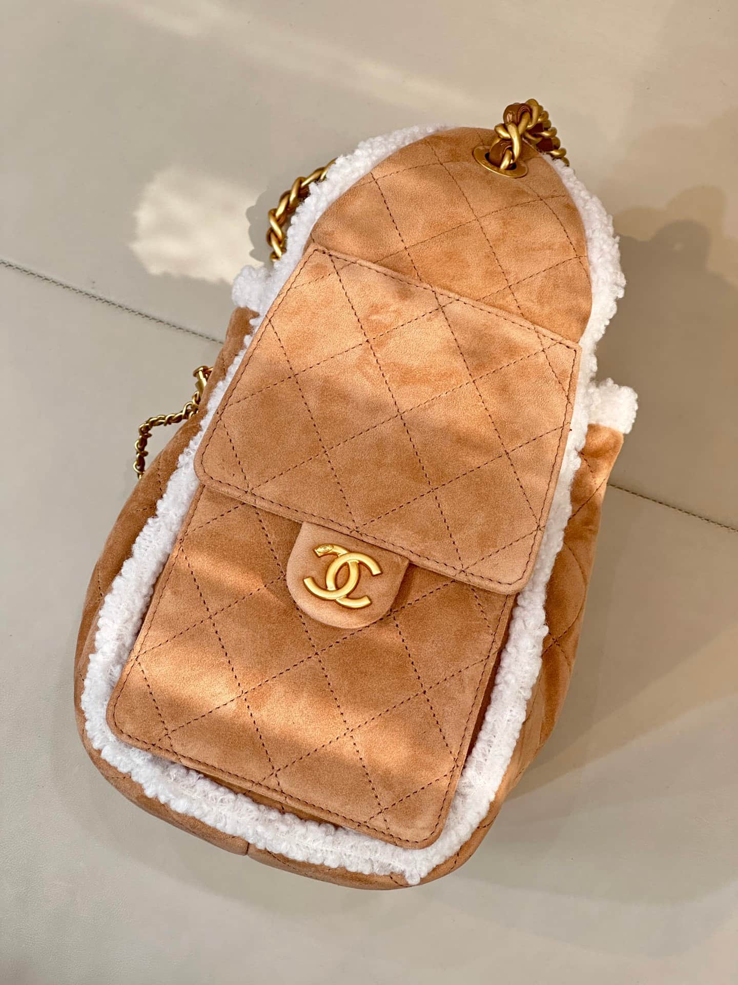Chanel 25 Small Hobo handbag AS5293 Suede with crumpled sheepskin shearling&Gold-tone Metal Beige TOP