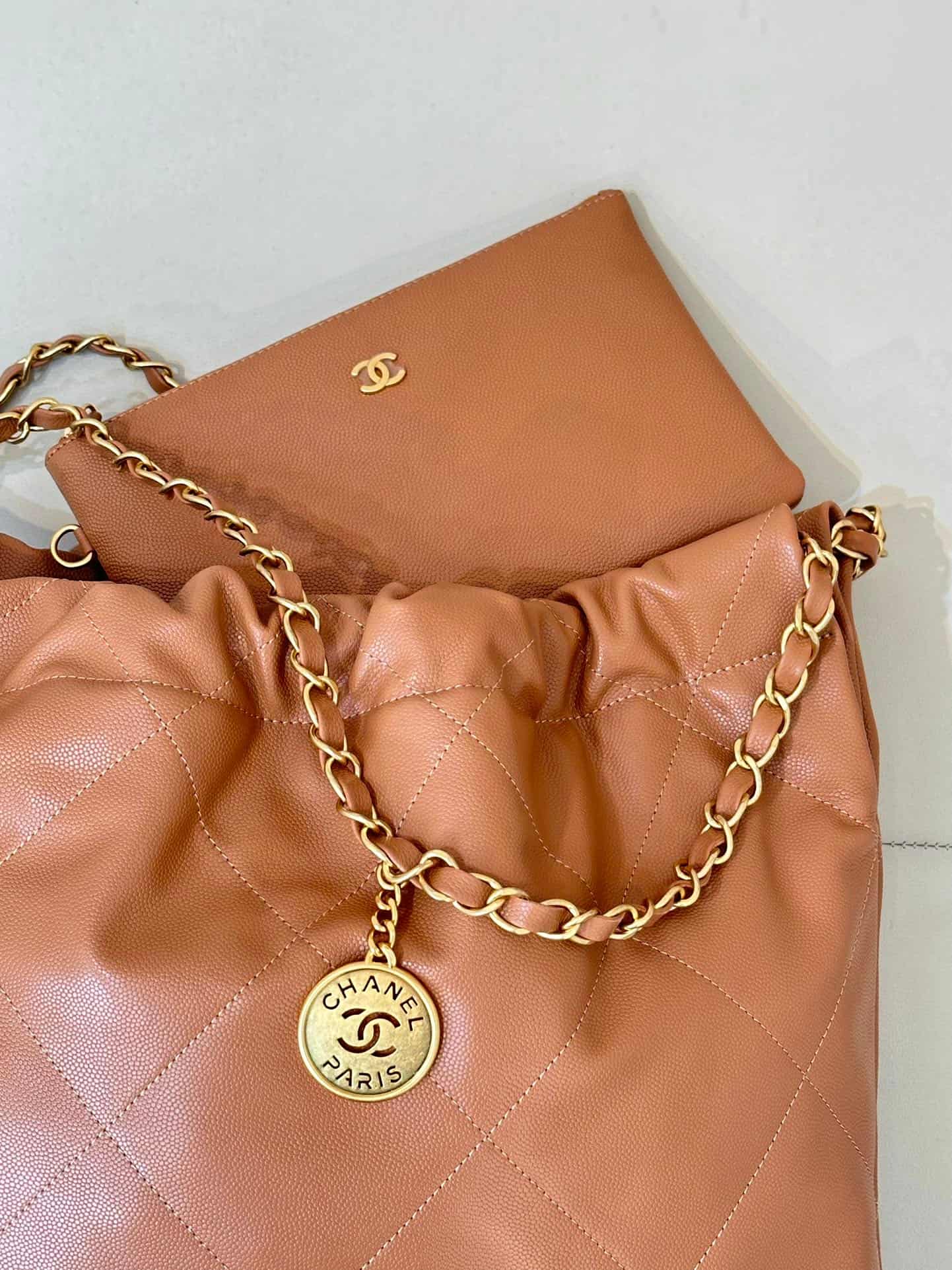 Chanel 22 Small handbag Shiny calfskin & gold-tone metal AS3260 Caramel TOP