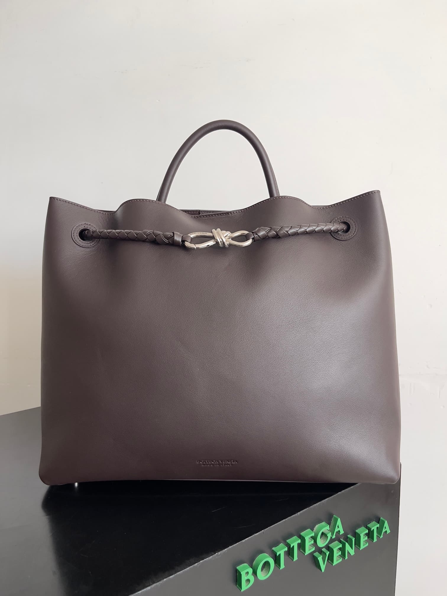 BV Andiamo Large tote bag in brown calfskin leather TOP