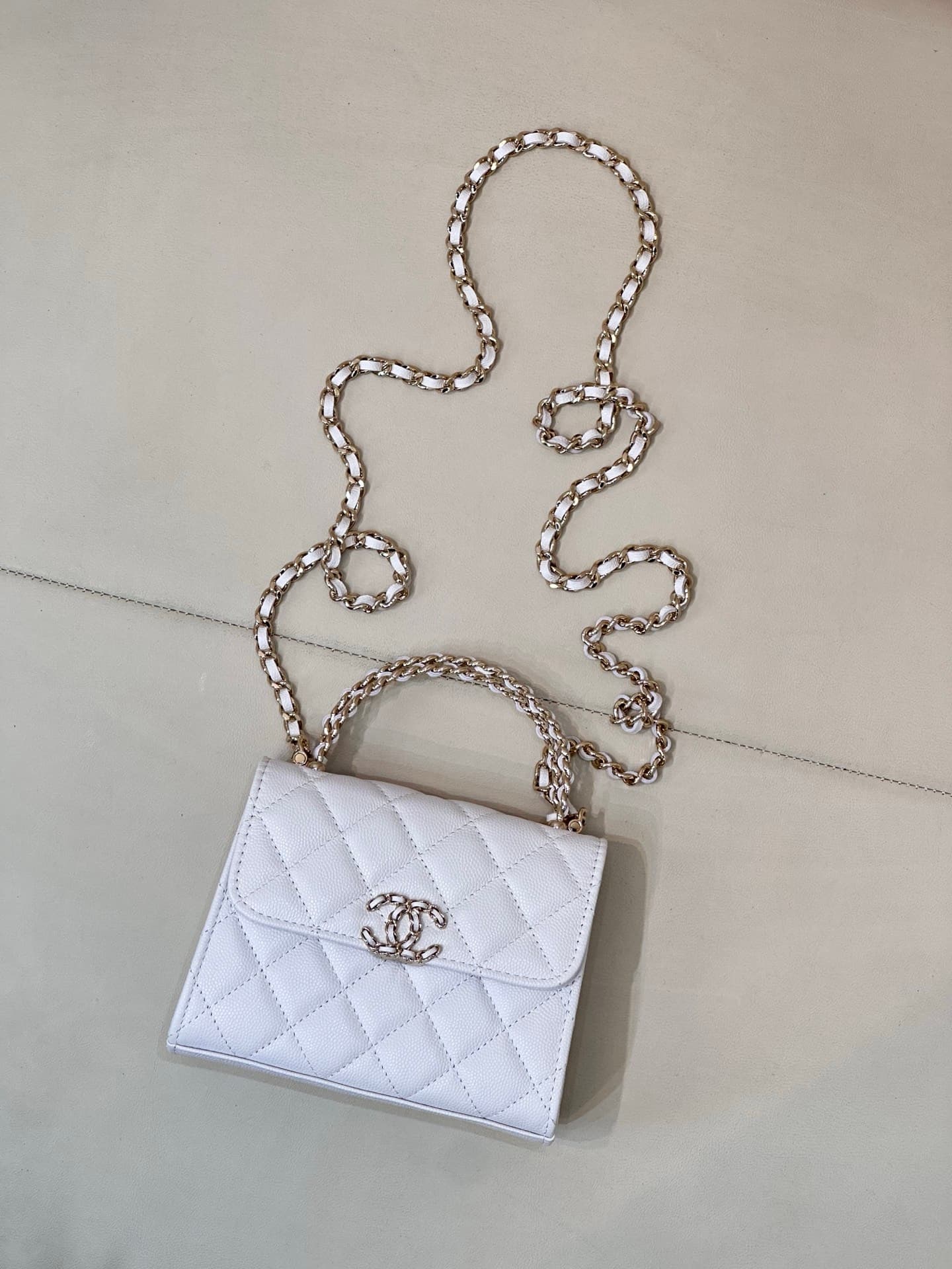 Chanel Clutch with chain Grained Calfskin&Gold-Tone Metal White AP3236 TOP