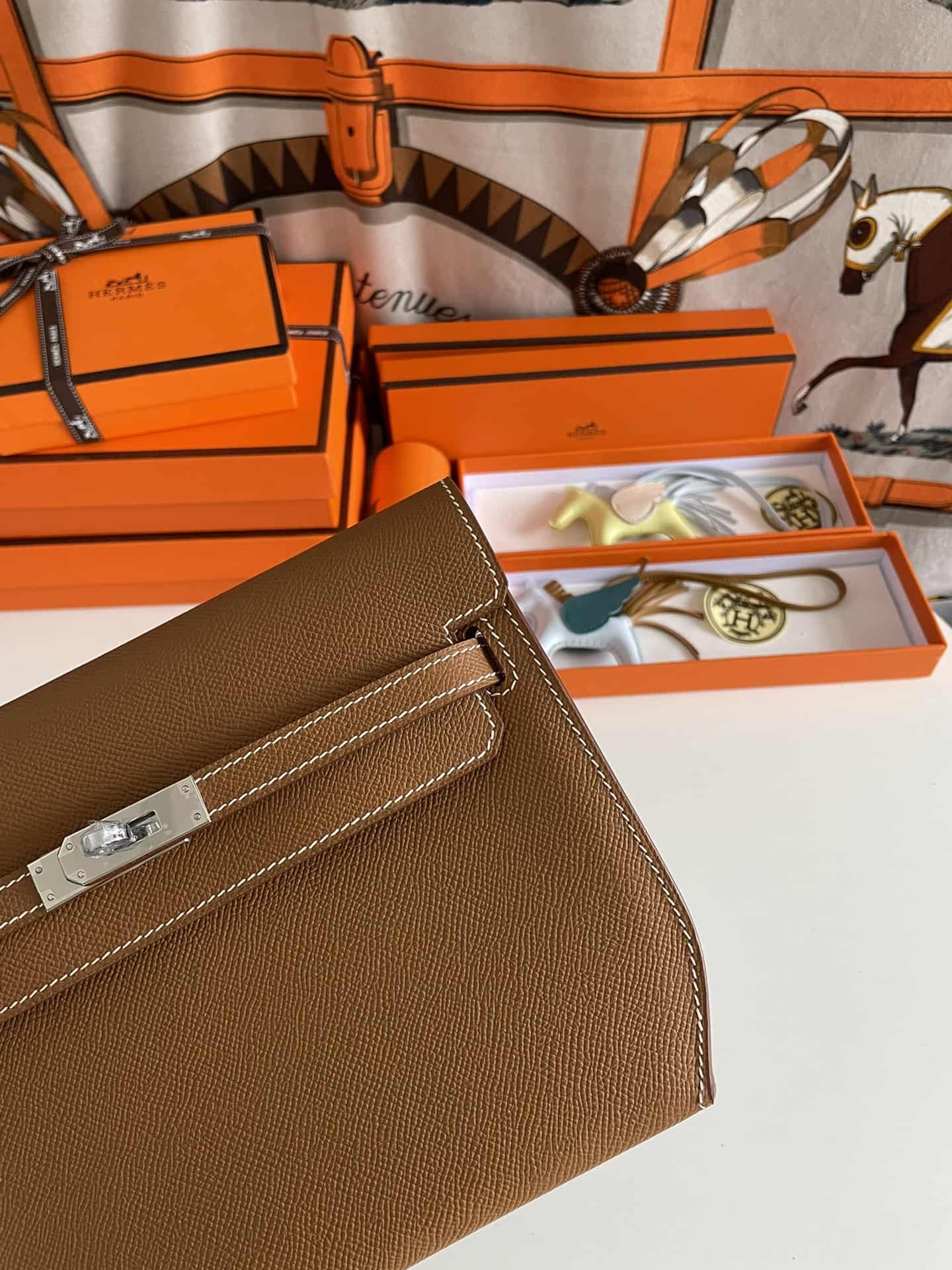 Hermes Kelly Depeches 25 Pouch Epsom Leather Gold WAX High