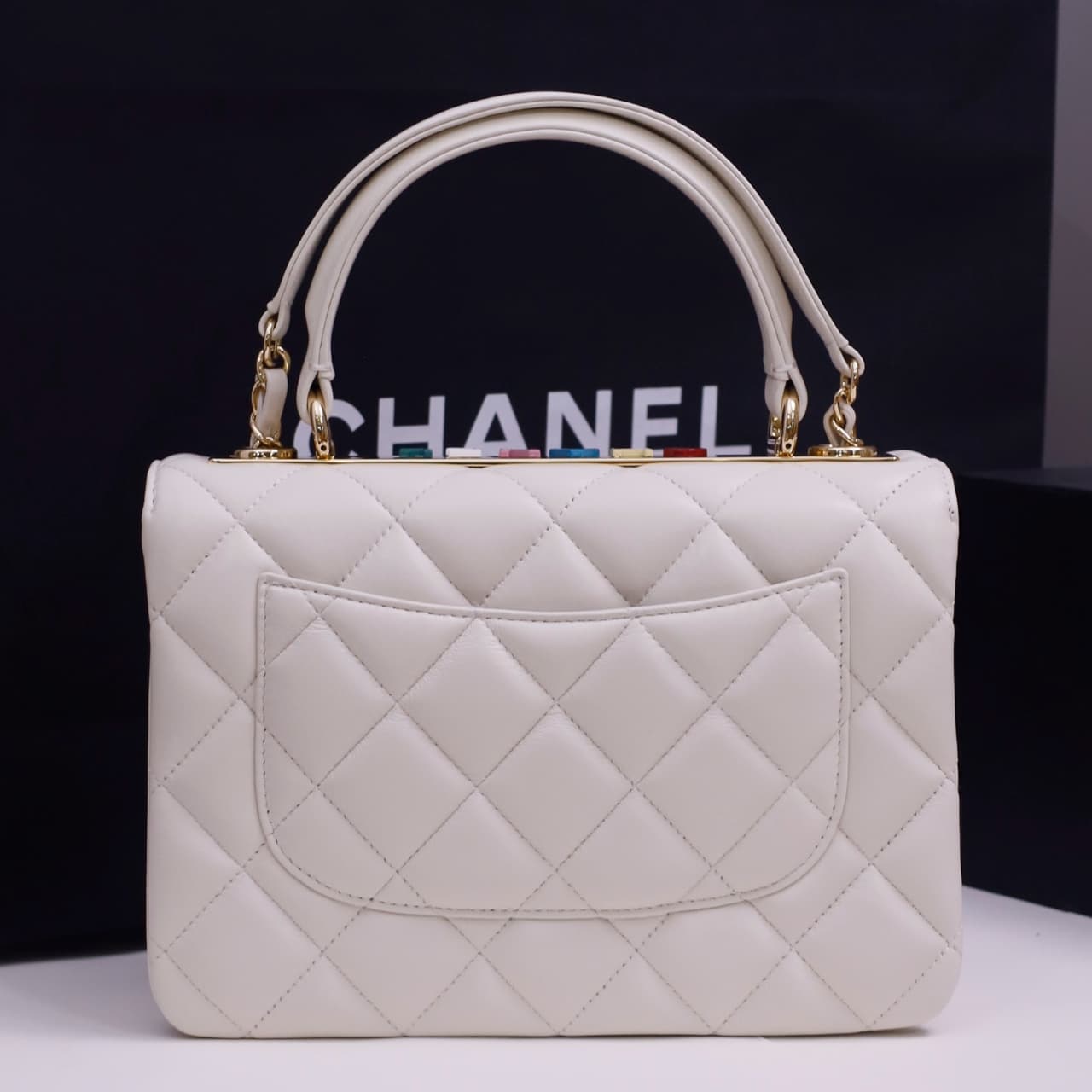 SMALL FLAP BAG WITH TOP HANDLE Lambskin Gold Metal White A