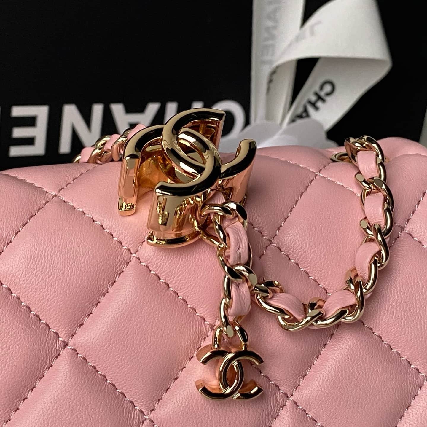 Chanel Classic Flap Bag Lambskin & Gold-Tone Metal AS5759 Pink A