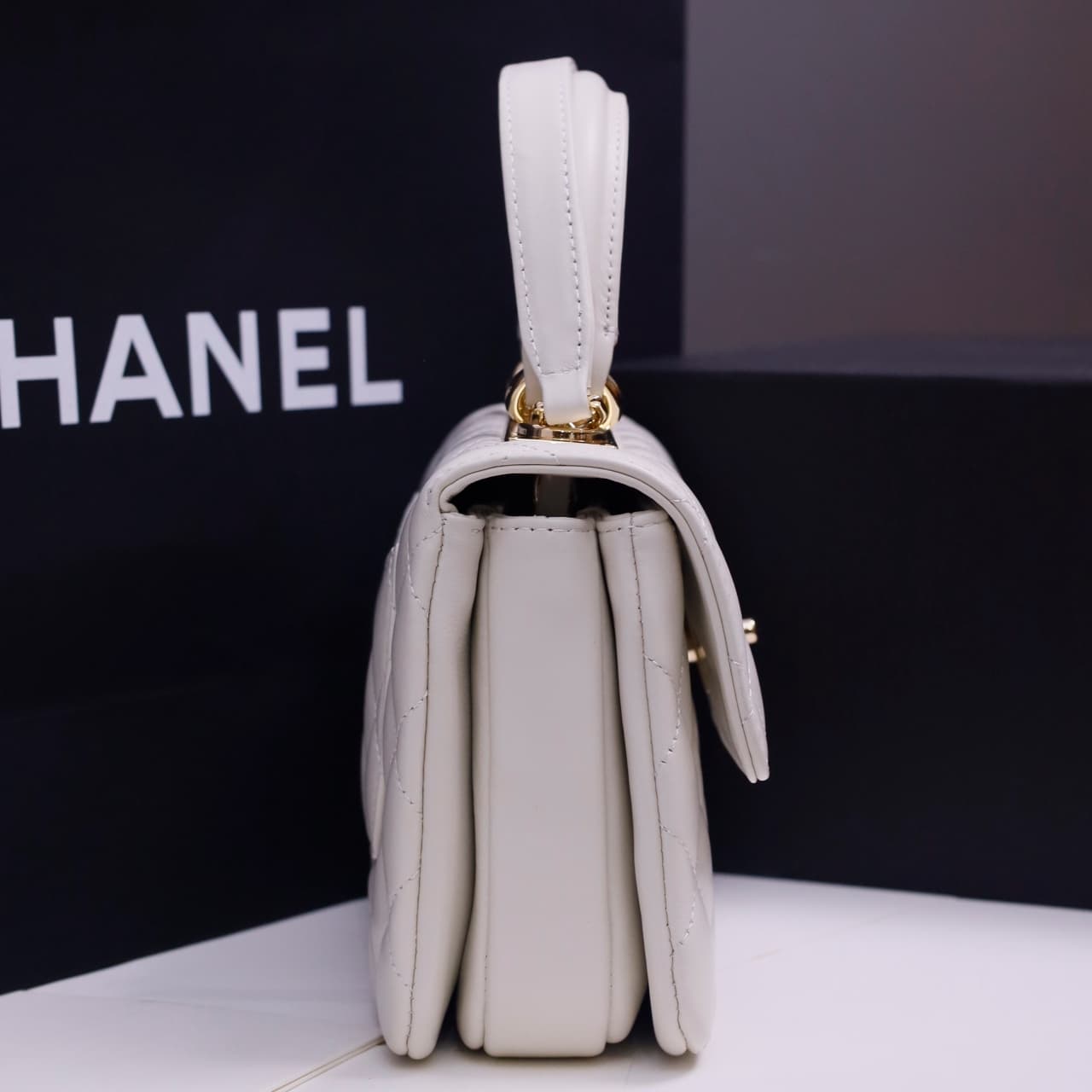 Chanel MINI FLAP BAG WITH TOP HANDLE AS4654 Lambskin &Gold-Tone Metal White A