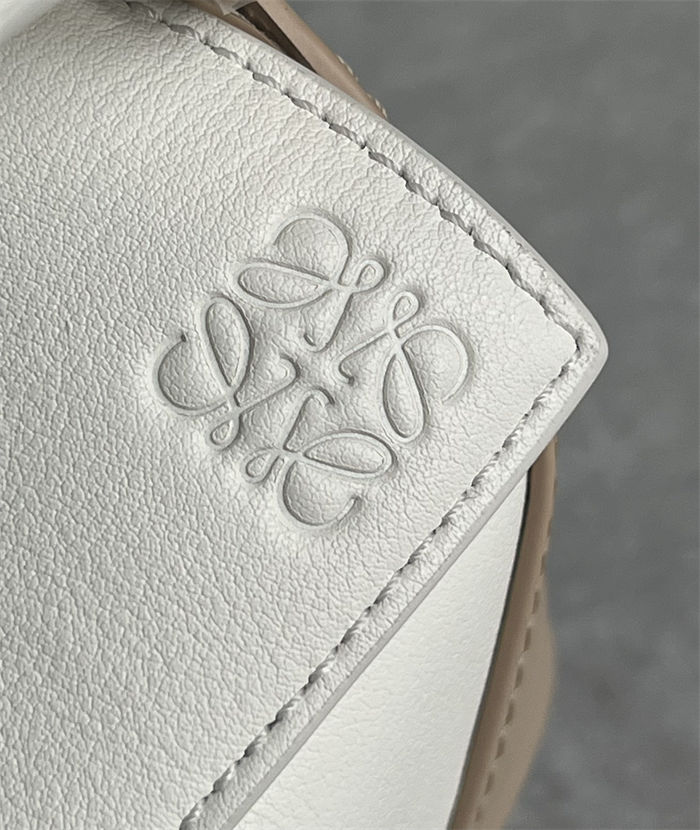 Mini Puzzle bag in classic calfskin Soft White/Paper Craft High