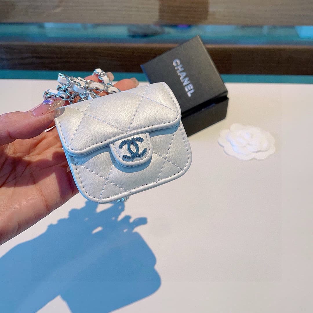 Chanel Caviar Quilted Headphone bag  With Chain 21986