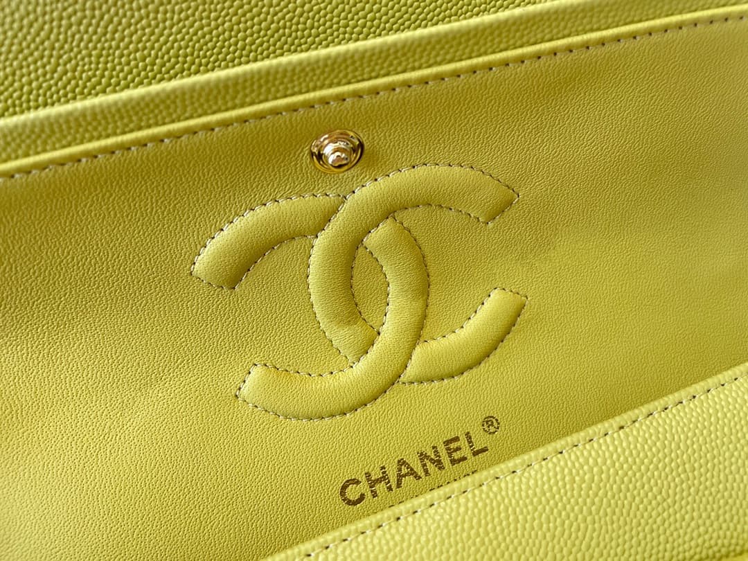Medium CLASSIC HANDBAG Grained Calfskin Yellow Gold Metal A