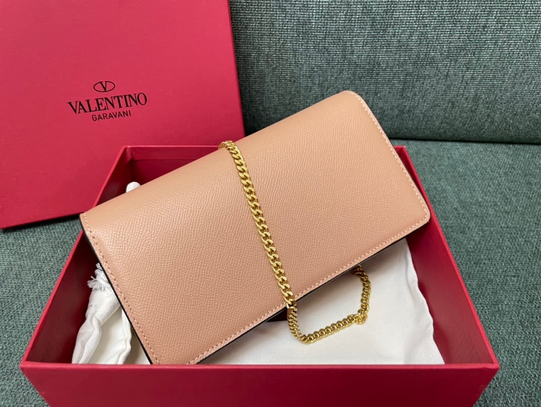 Valentino Garavani VLogo signature wallet on chain bag Grainy Calfskin Nude Pink High
