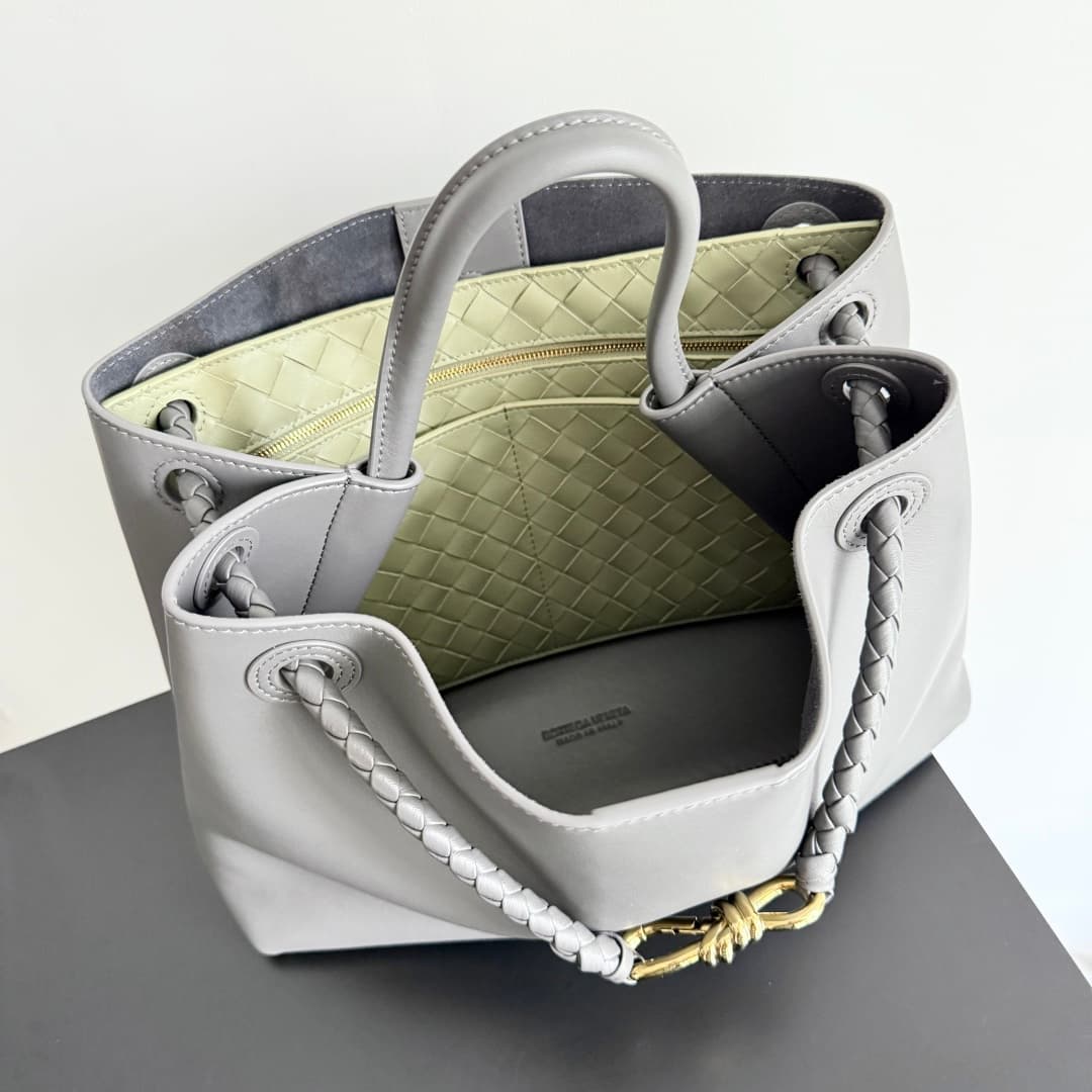 Bottega Veneta Andiamo tote bag in grey calfskin leather TOP