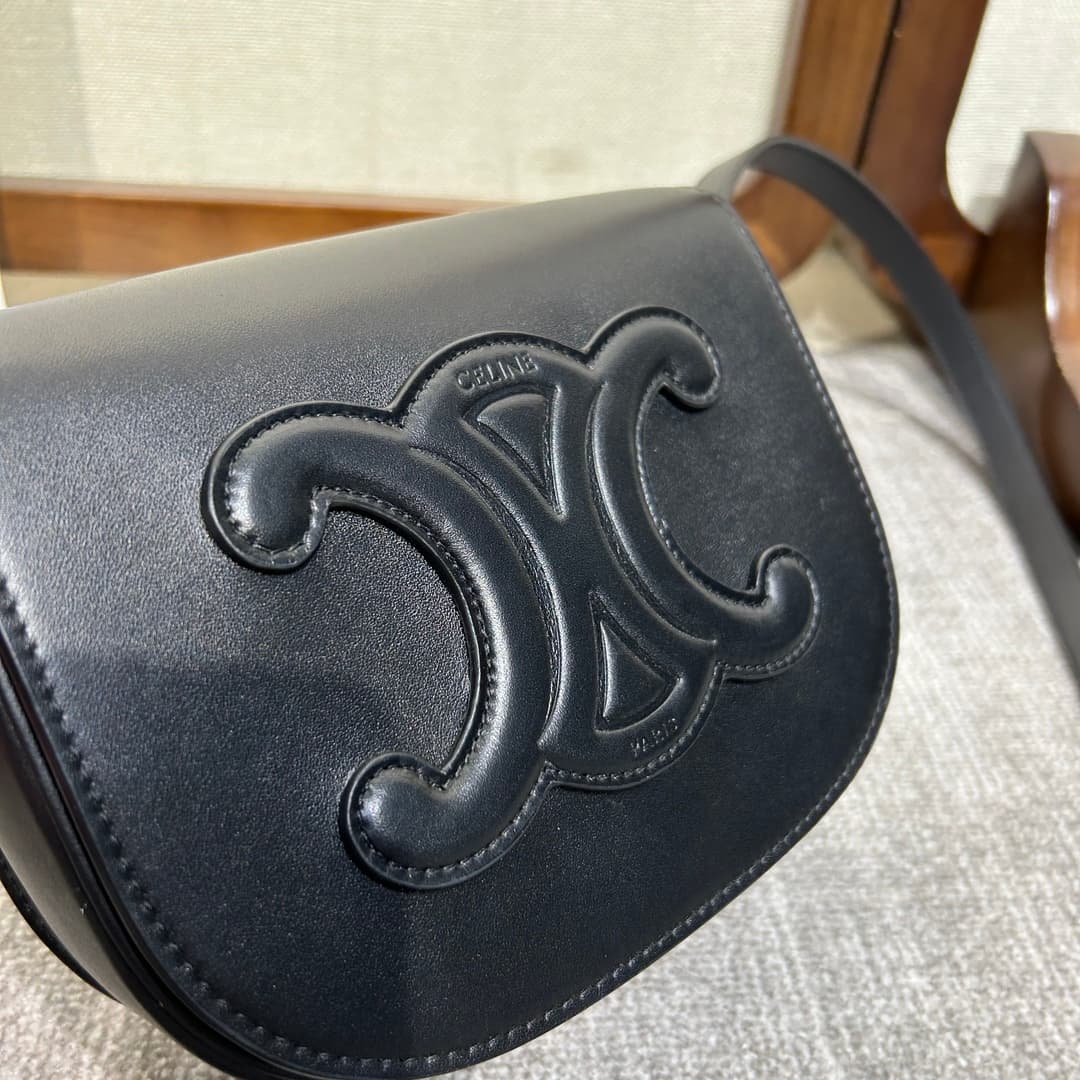 CELINE Folco Cuir Triomphe Shoulder Bag in Black Calfskin Leather High