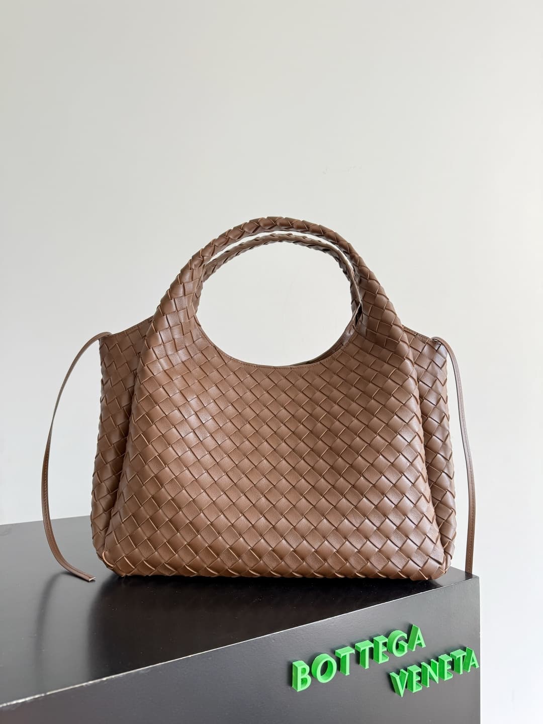 Bottega Veneta Large Campana shoulder bag in Intrecciato leather Pinecone TOP