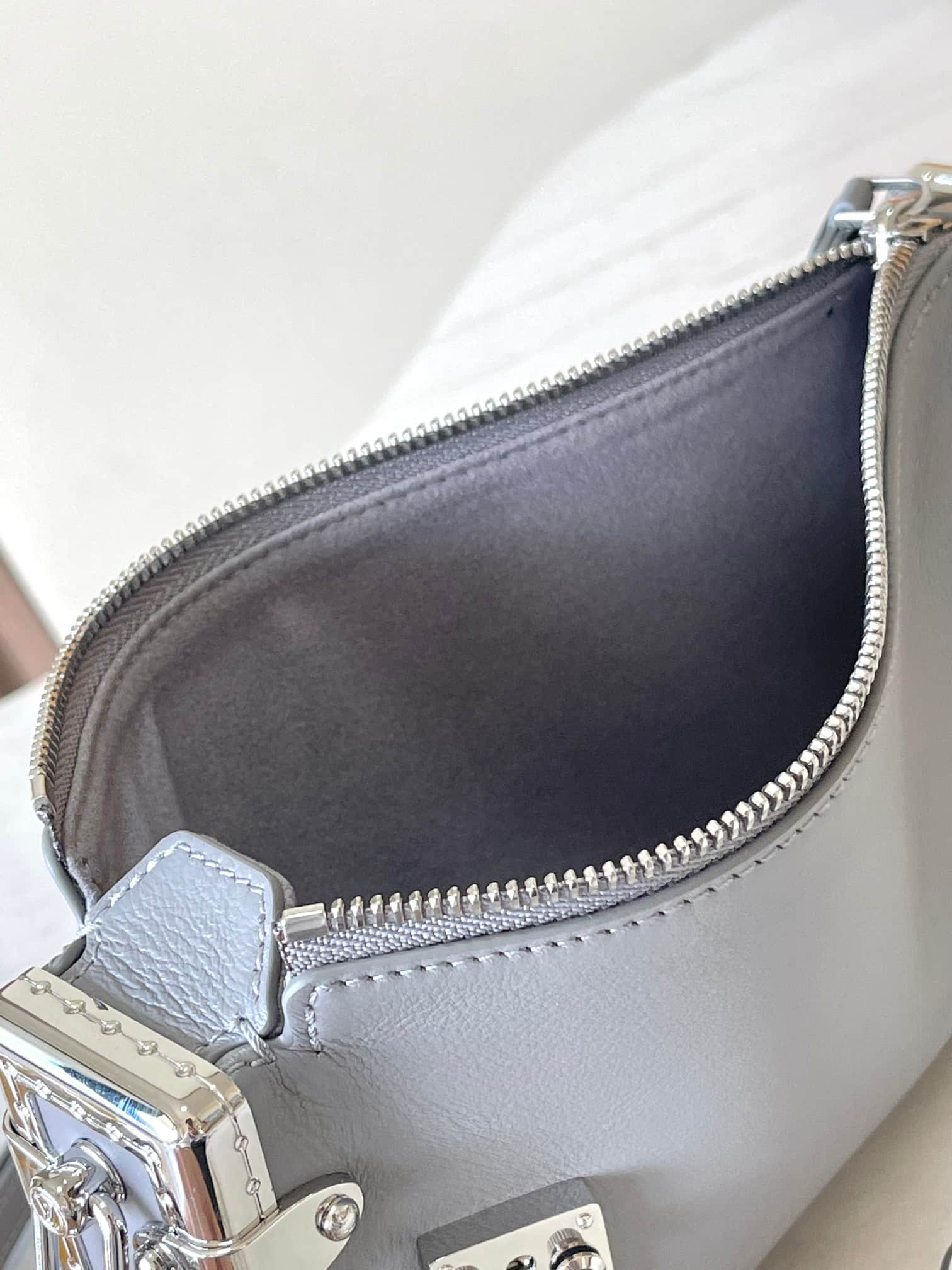 Louis Vuitton Slim Trunk Calf leather M12596 Top