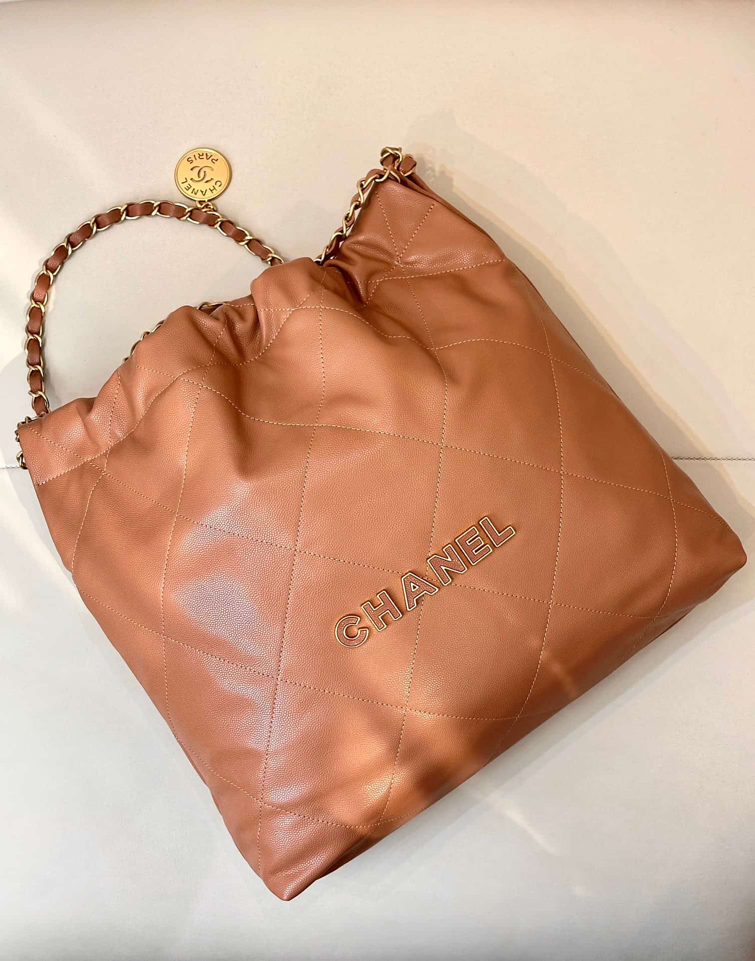 Chanel 22 Small handbag Shiny calfskin & gold-tone metal AS3260 Caramel TOP