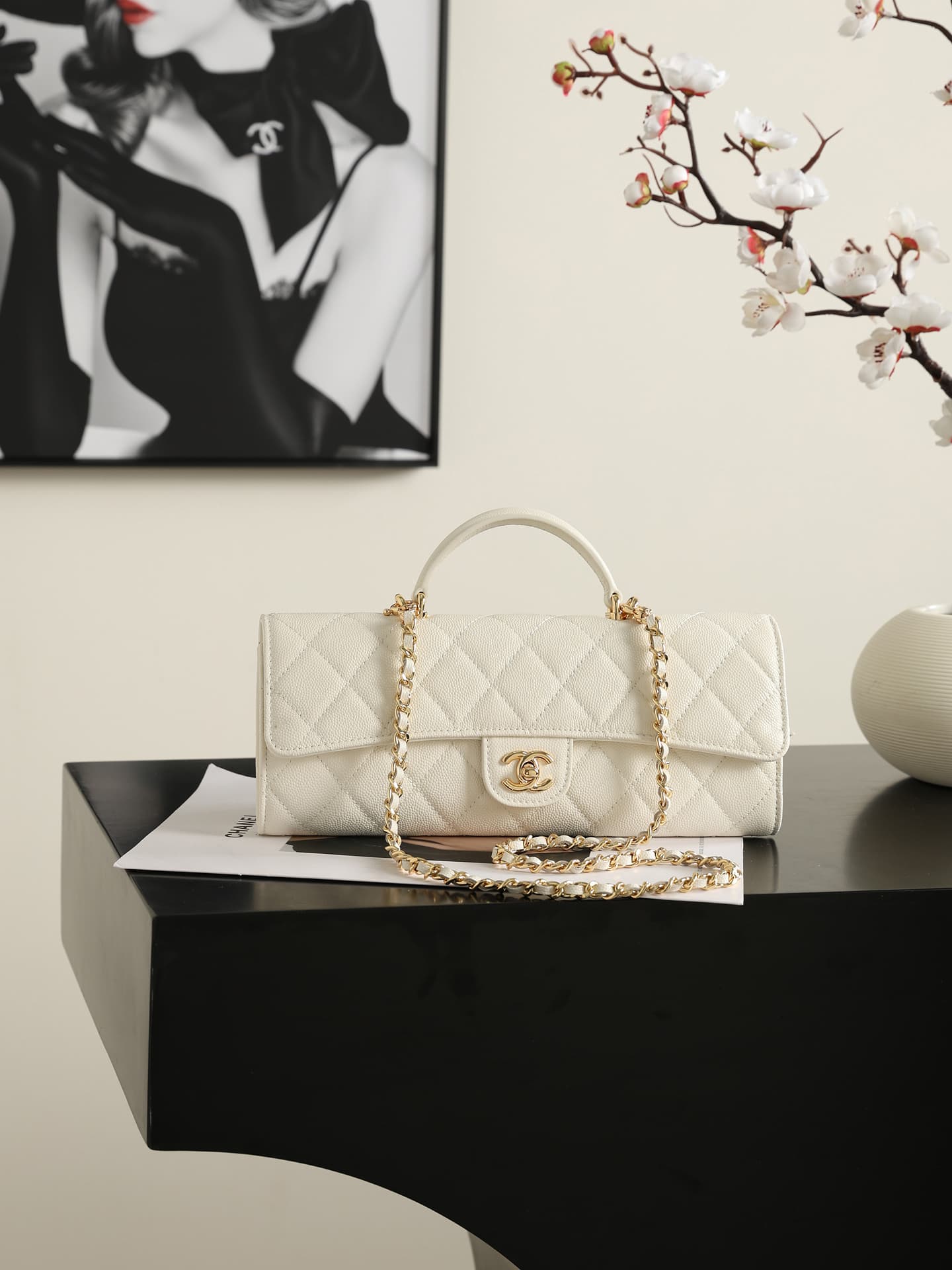 Chanel Clutch with chain Grained Calfskin & Gold-Tone Metal White AP5280 A