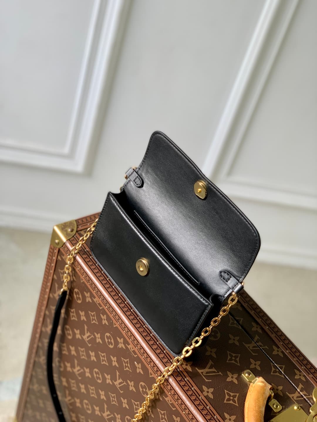 Louis Vuitton Wallet On Chain LV Bloom Black Calfskin leather M14564 High