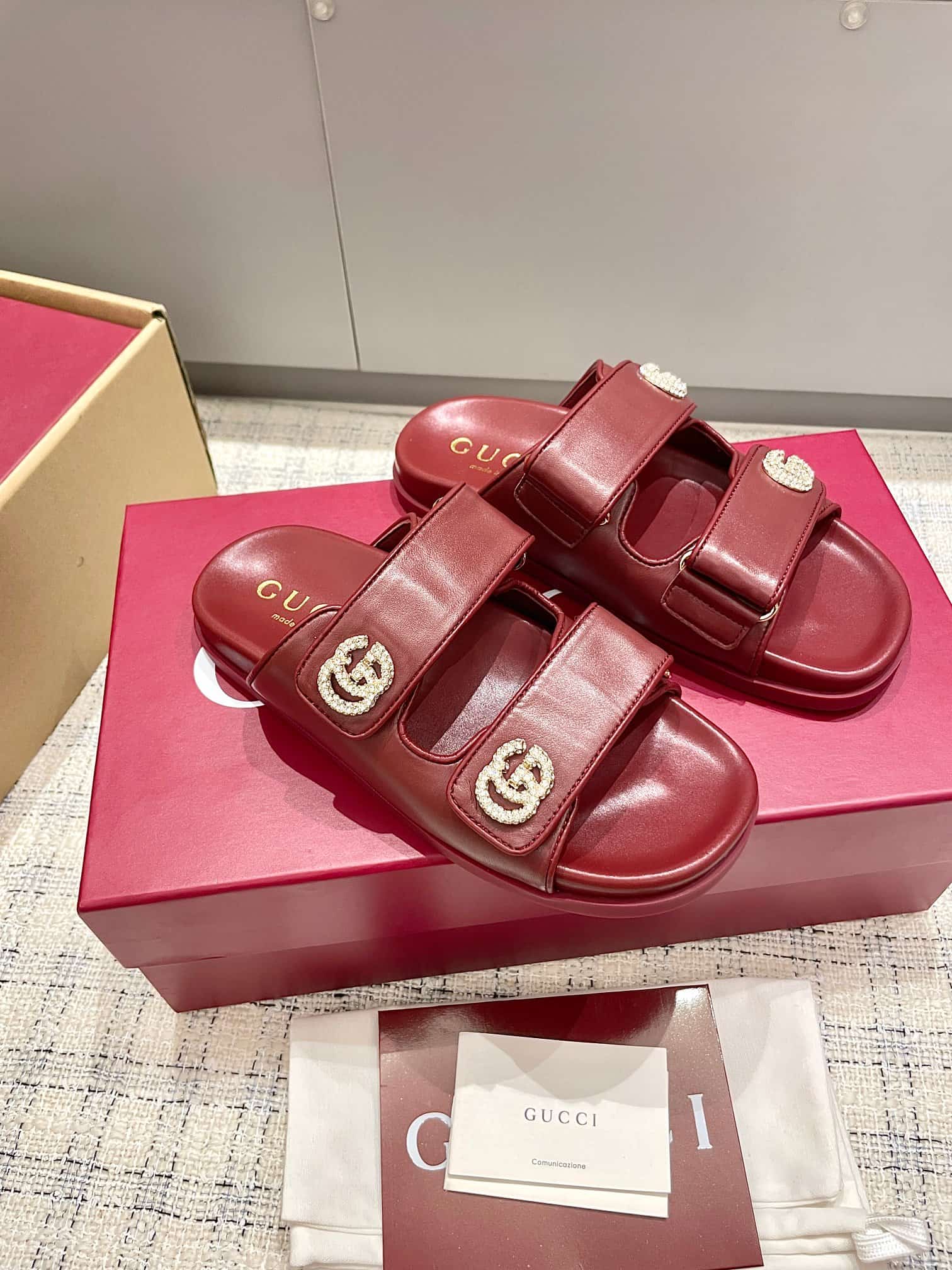 Gucci Women's sandal with crystal Double G