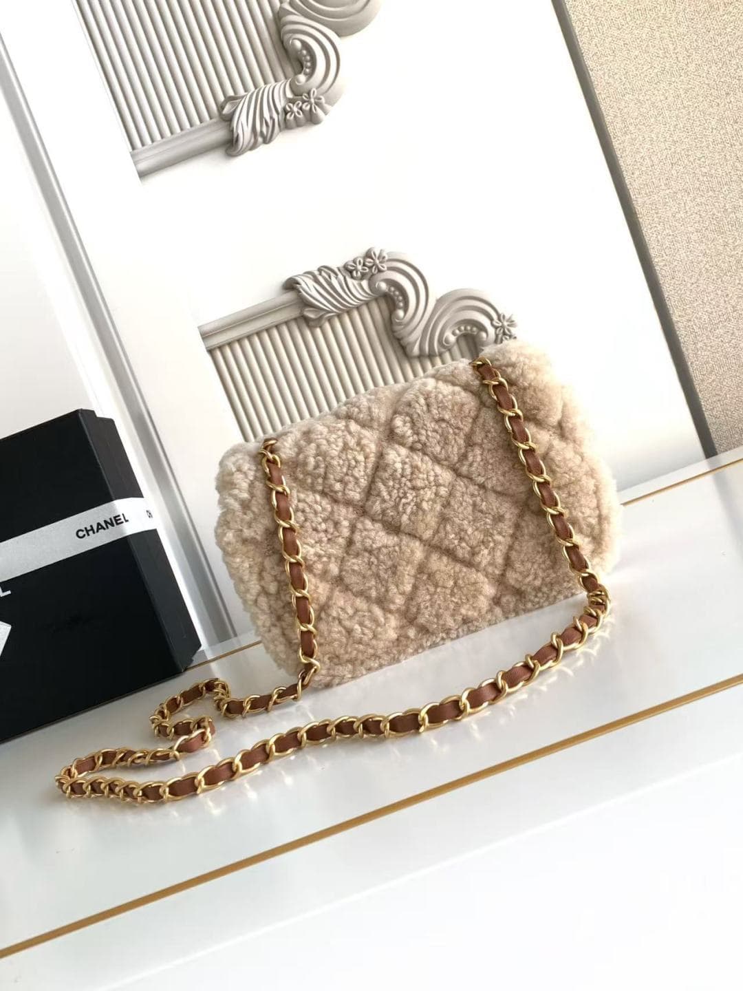 Chanel Mini Shearling Flap Bag in Brown lambskin with beige shearling & Gold-Tone Metal AS5148 A