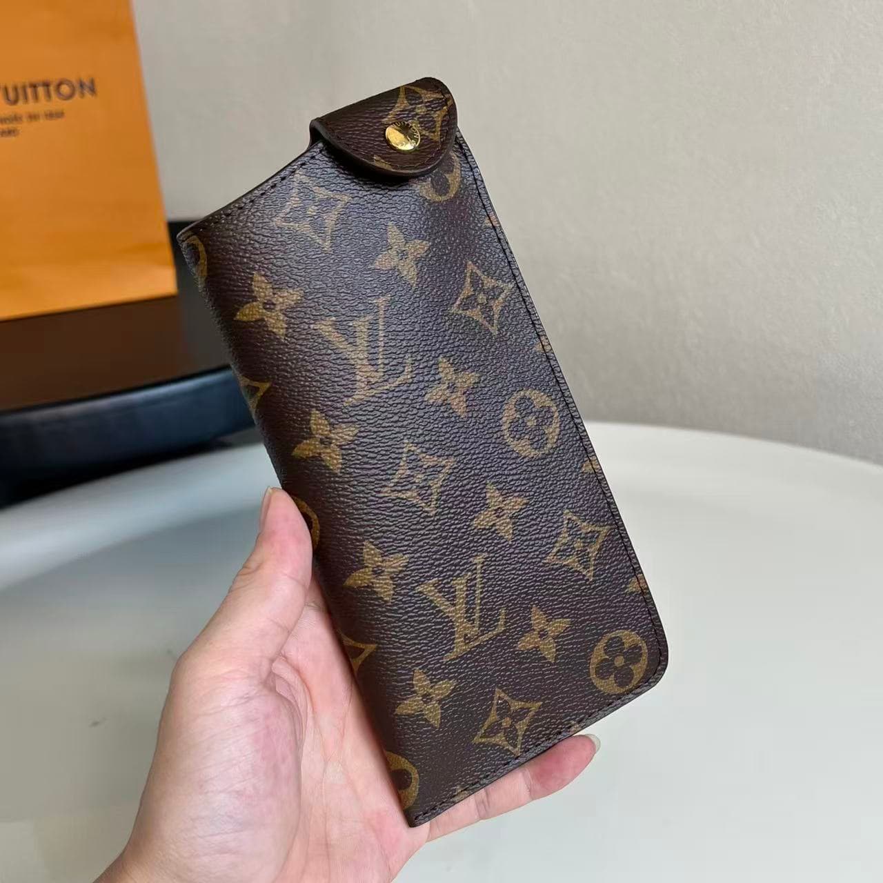 Louis Vuitton GLASSES CASE Monogram Canvas High