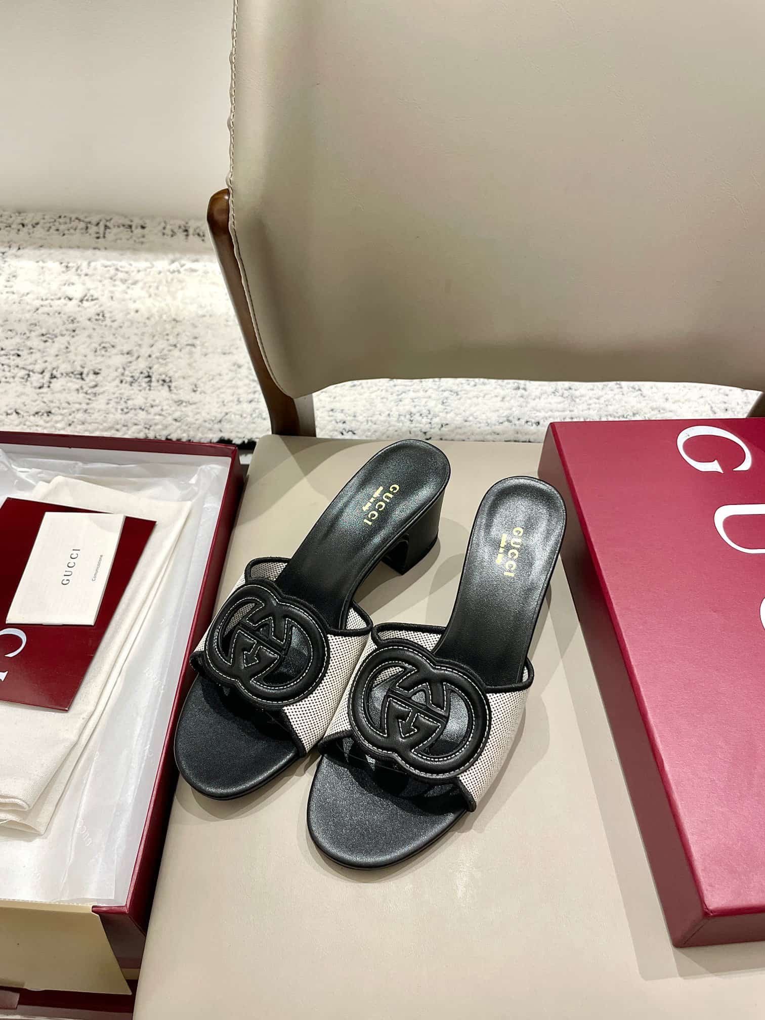 Gucci Women's slide sandal with Interlocking G