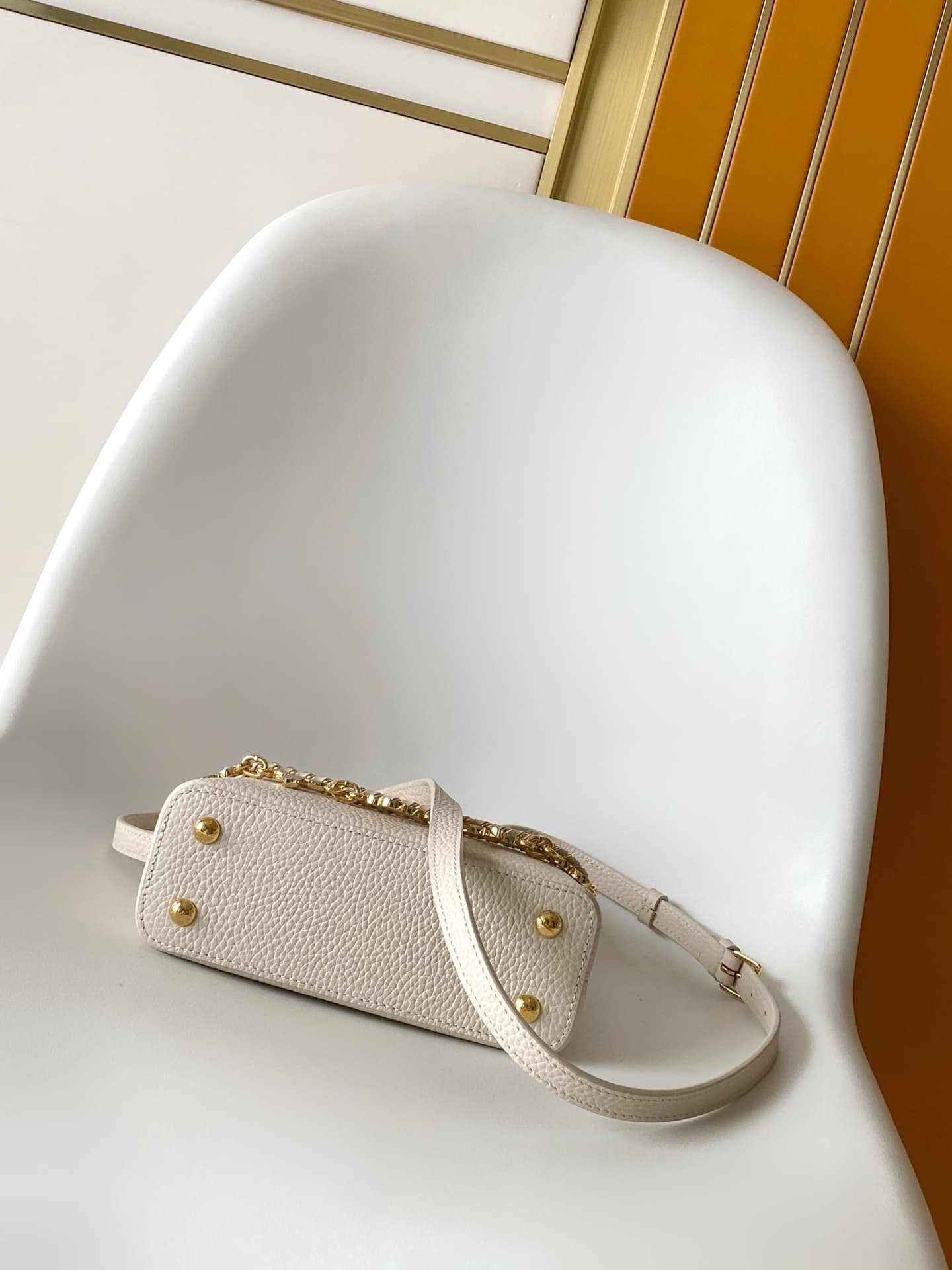 Louis Vuitton Capucines Mini Quartz Taurillon leather M2A362 TOP