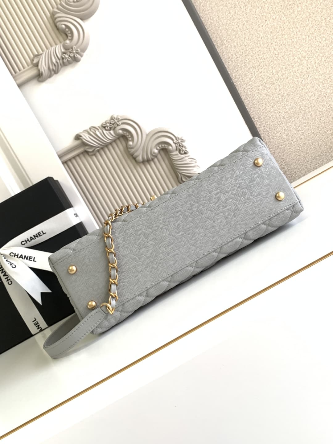 Medium FLAP BAG WITH TOP HANDLE Grained Calfskin A92991 Grey-binding Gold Metal A