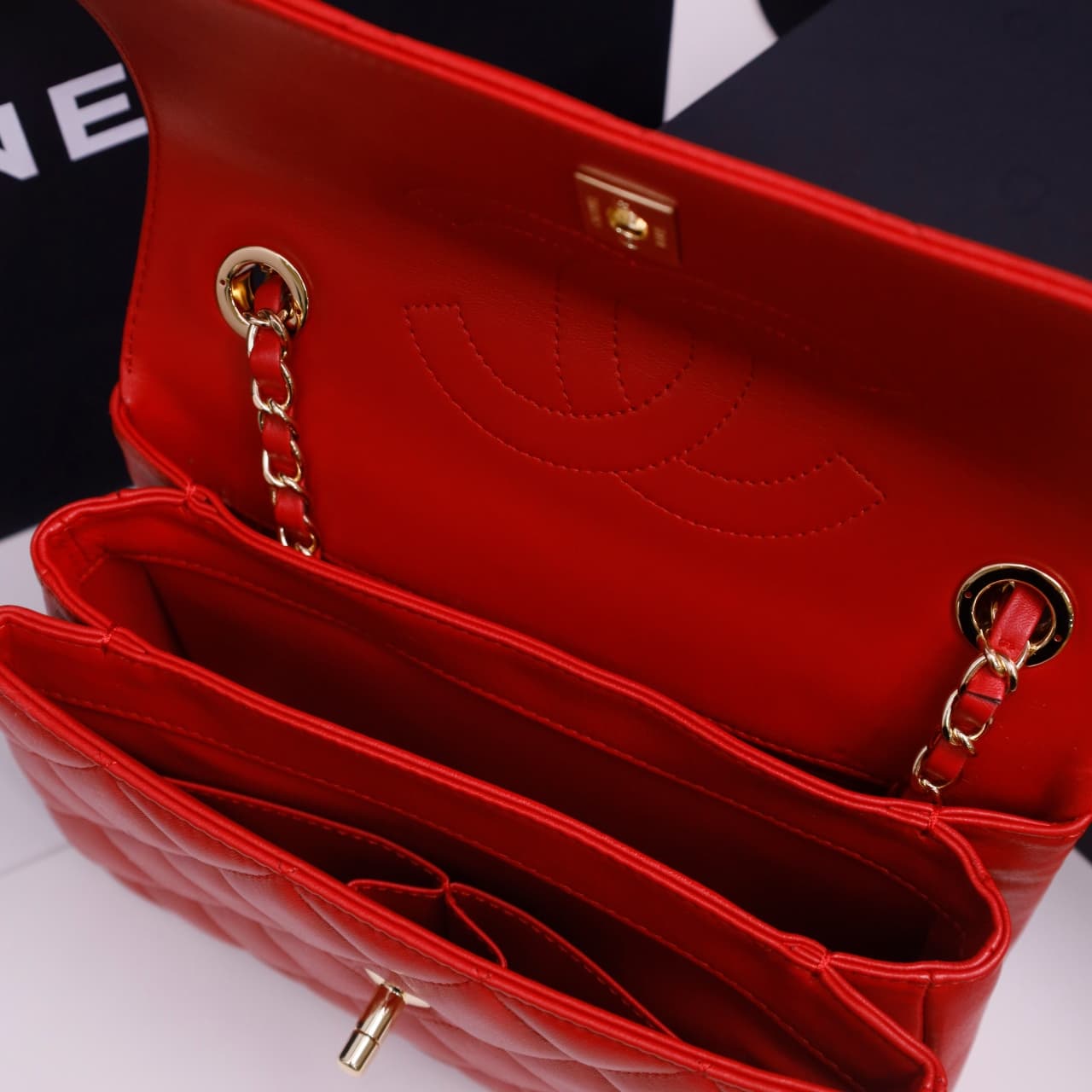 SMALL FLAP BAG WITH TOP HANDLE Lambskin Gold Metal Red A