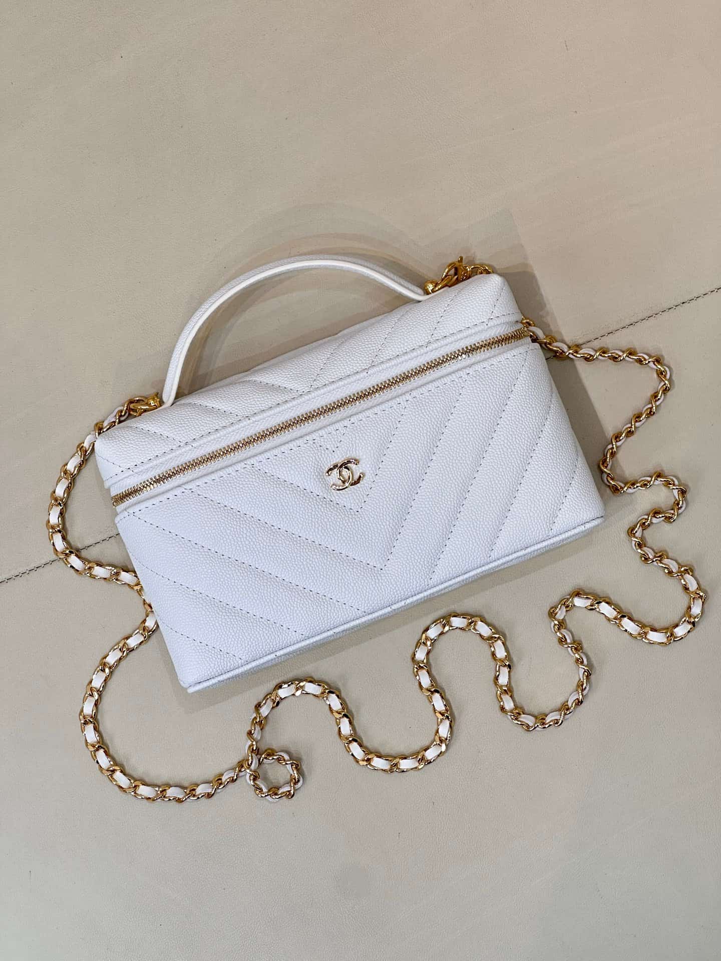 Chanel Vanity with Chain Grained Shiny Calfskin & Gold-Tone Metal White AP5212 TOP
