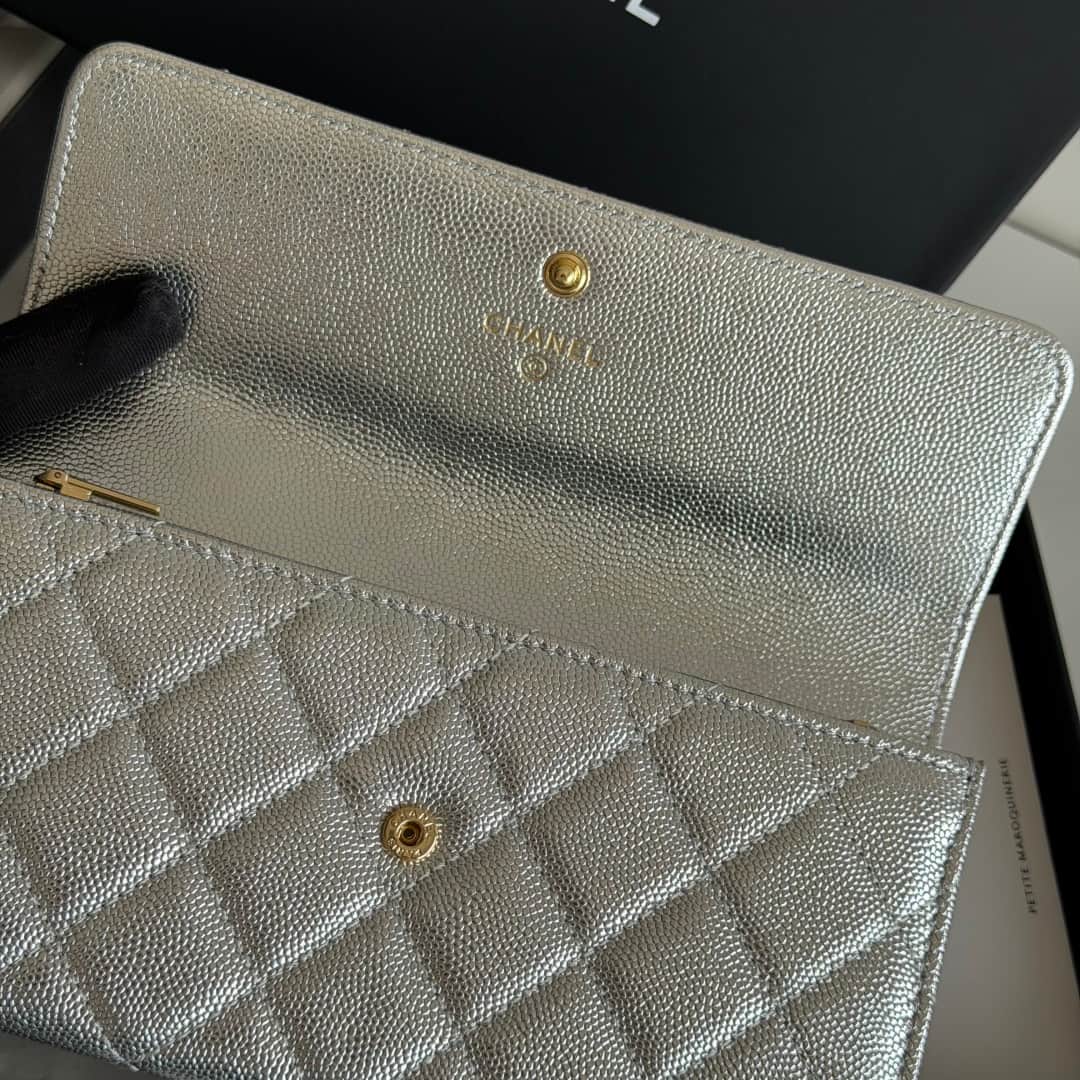 Chanel Wallet Shiny Grained Calfskin Strass & Gold-Tone Metal Silver AP5076 High