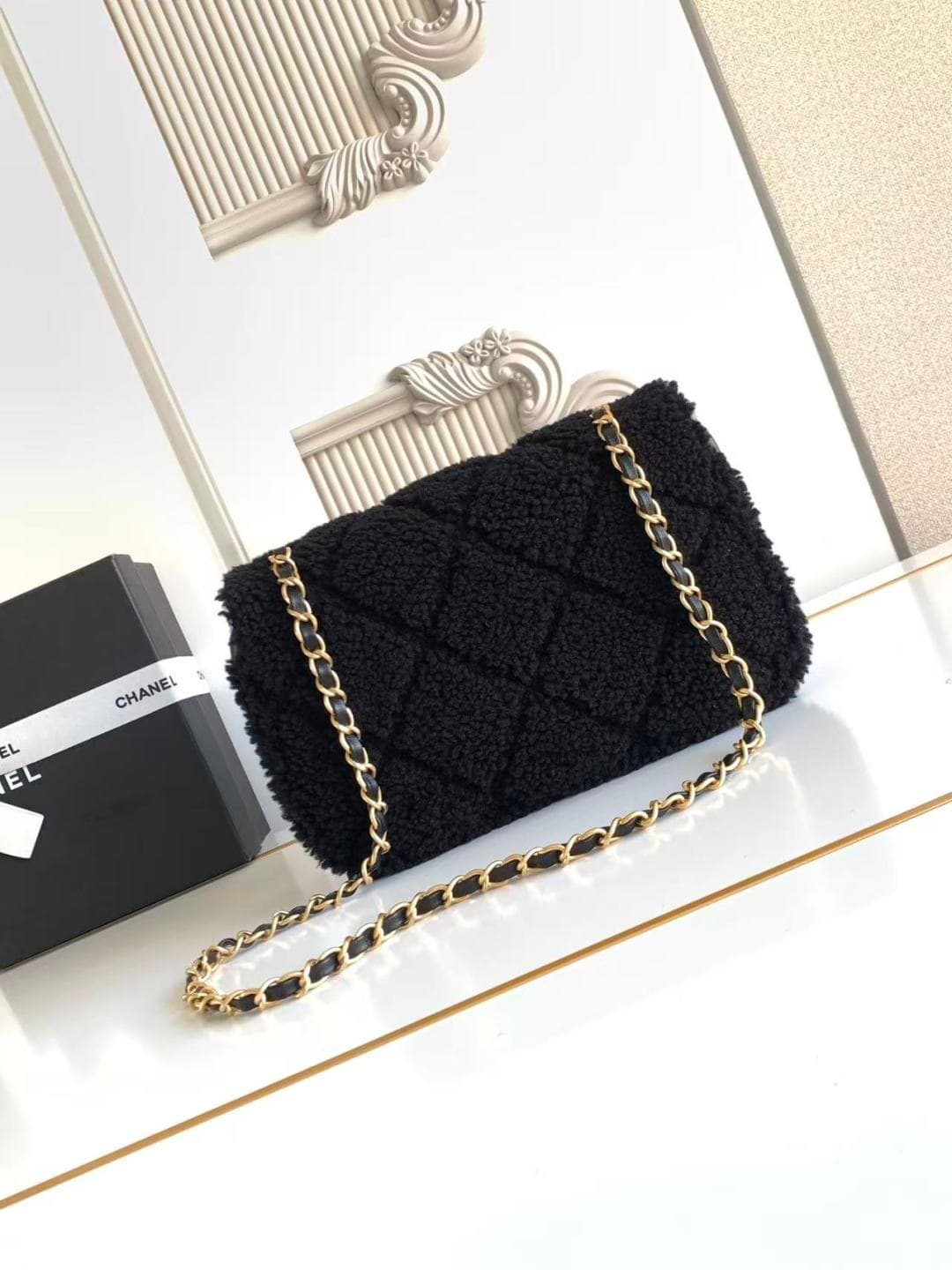 Chanel Small Shearling Flap Bag in Black lambskin with balck shearling & Gold-Tone Metal AS5149 A