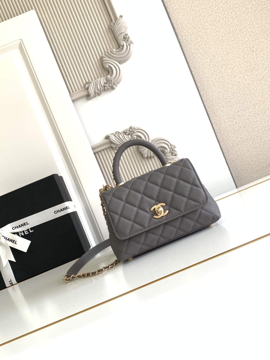 MINI FLAP BAG WITH TOP HANDLE AS2215 Grained Calfskin & Gold Metal Grey A