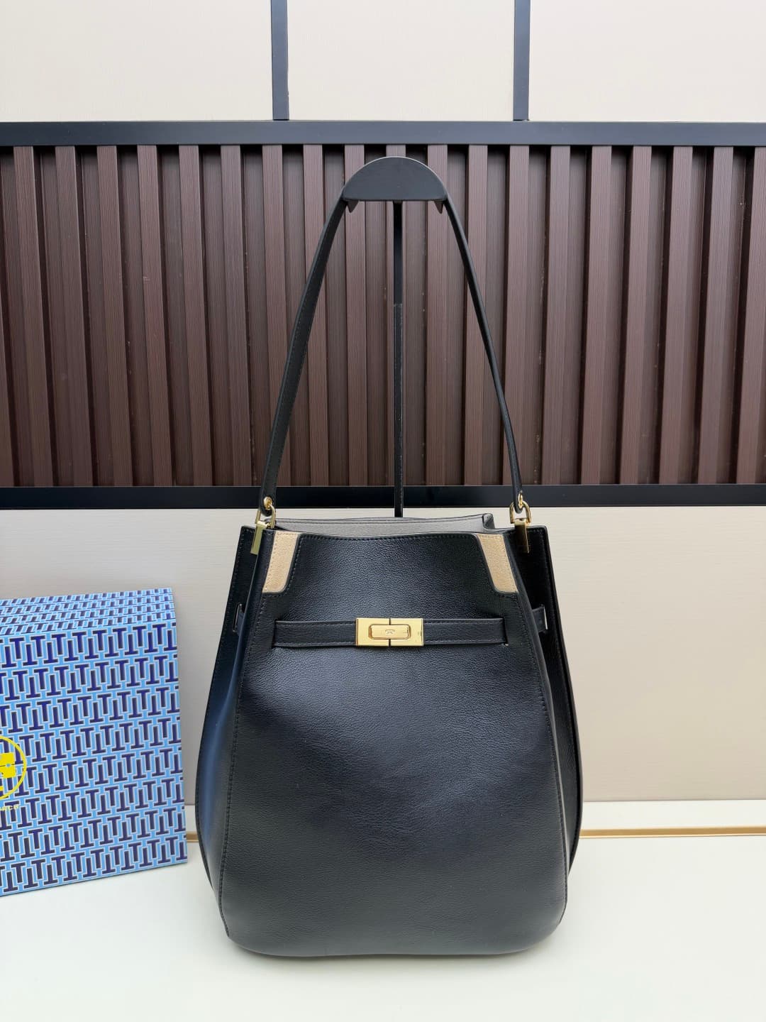 Tory Burch Lee Radziwill Bucket Bag Black High